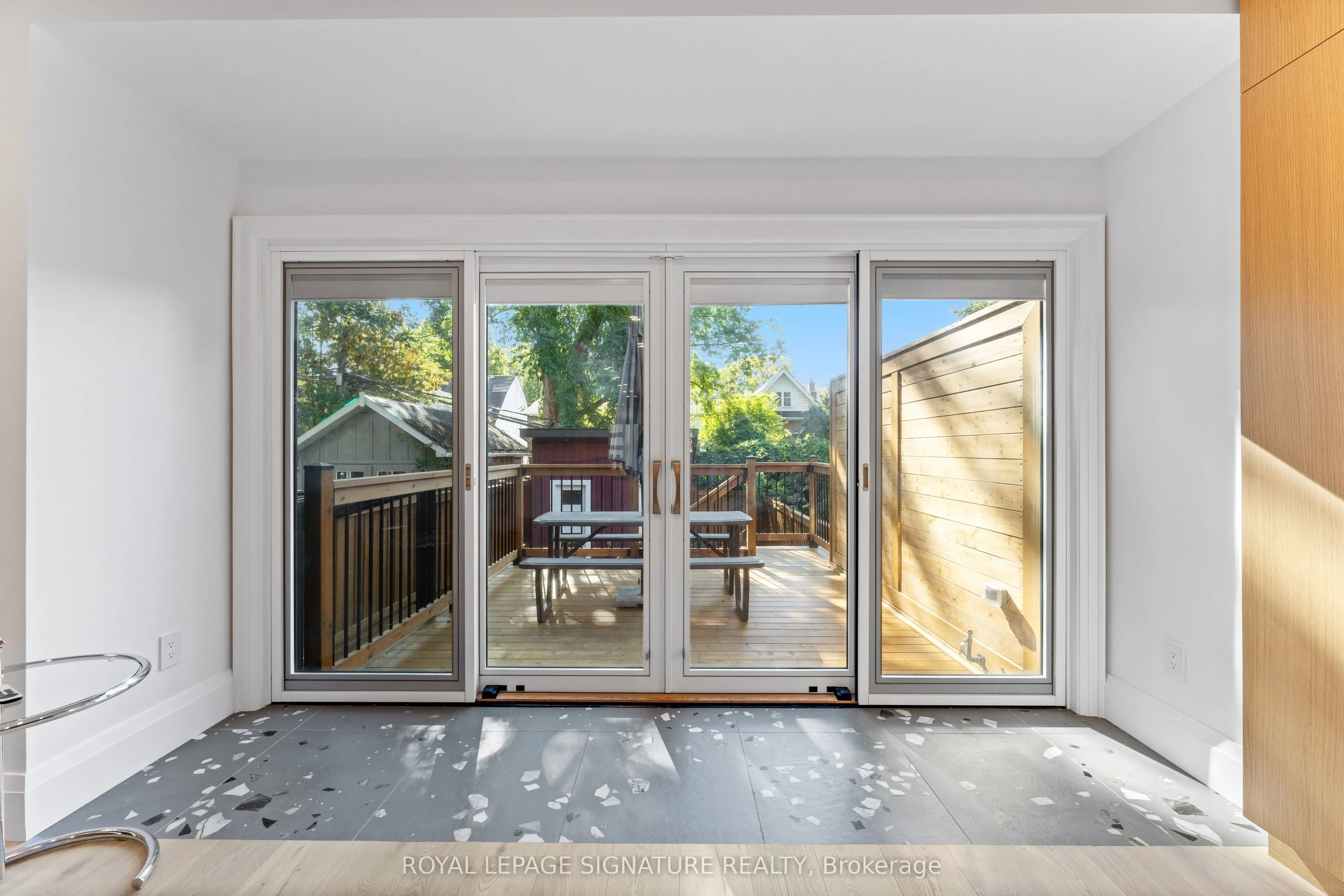 37 Manor Road E