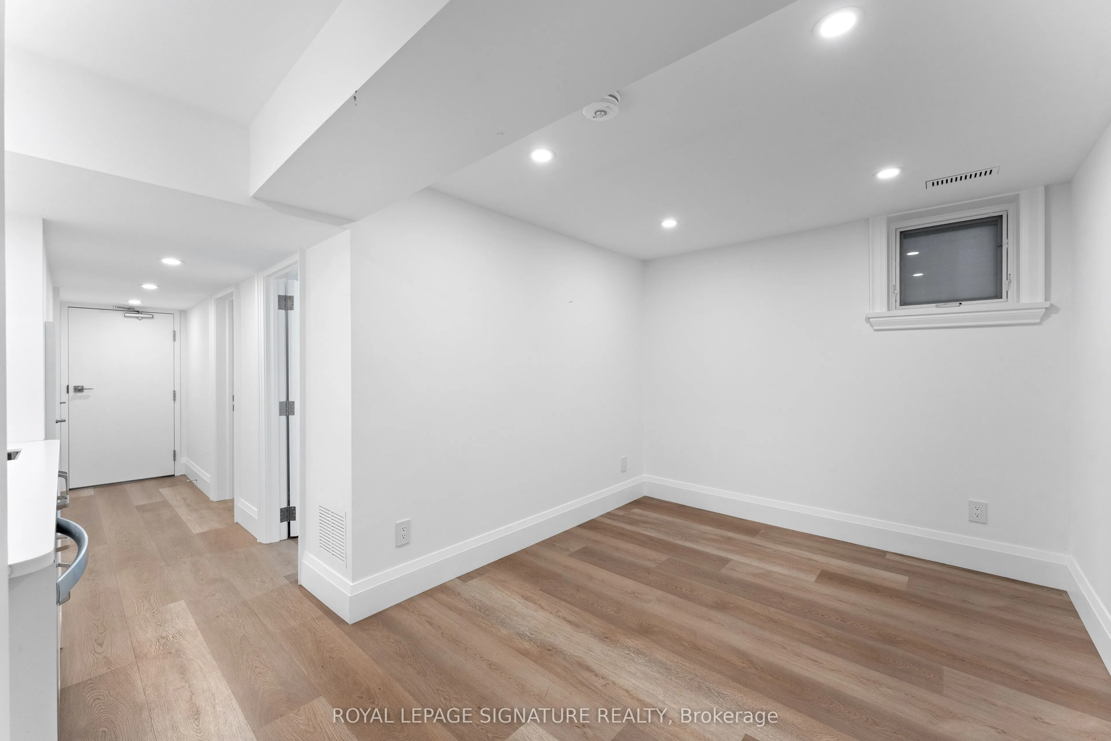 37 Manor Road E