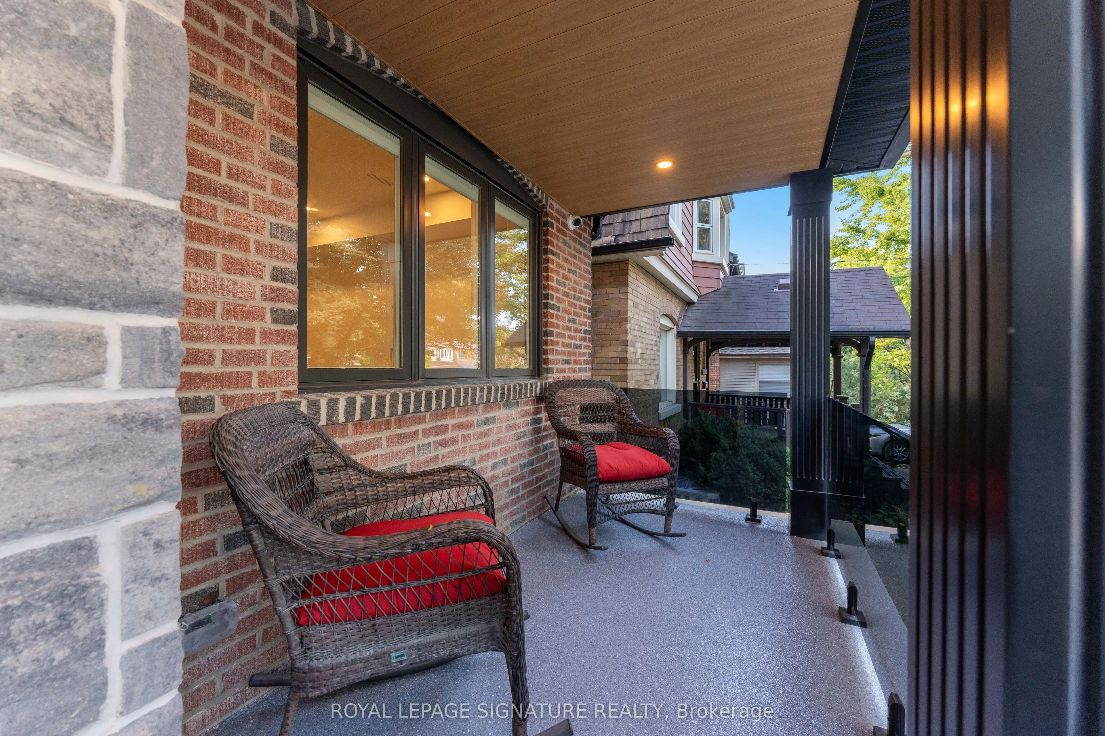 37 Manor Road E