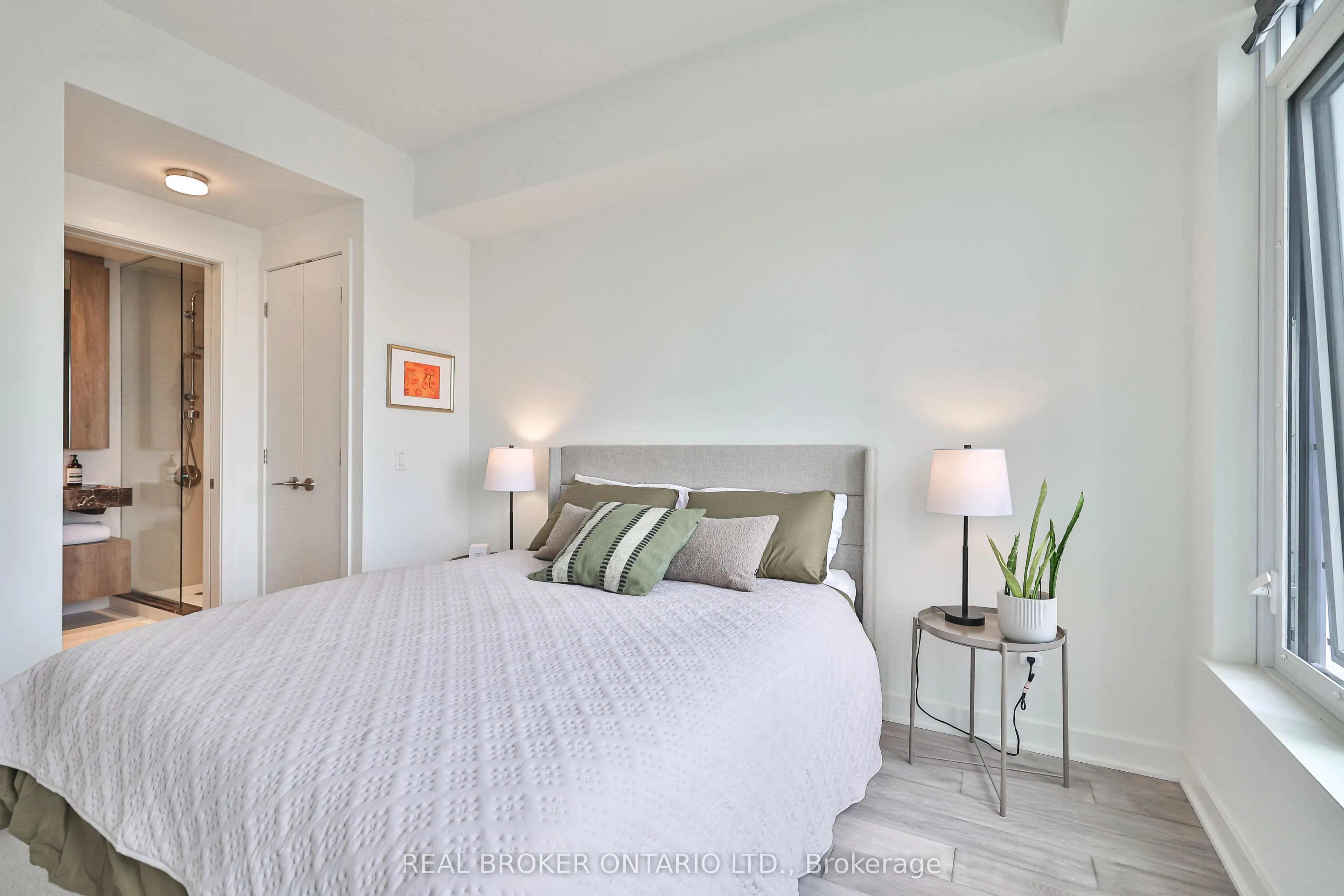 11 Yorkville Avenue, #1205