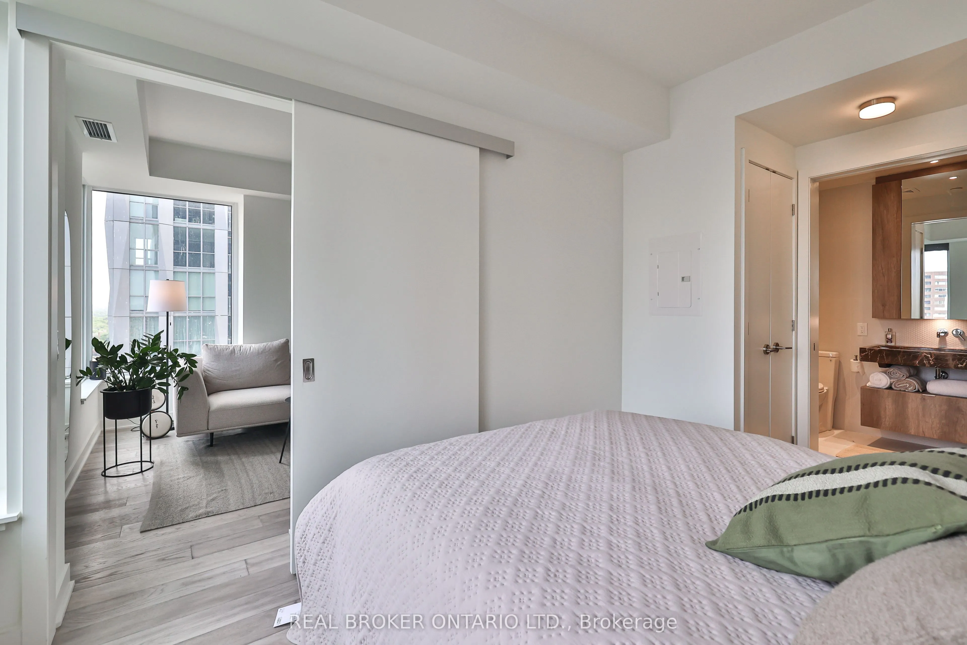 11 Yorkville Avenue, #1205