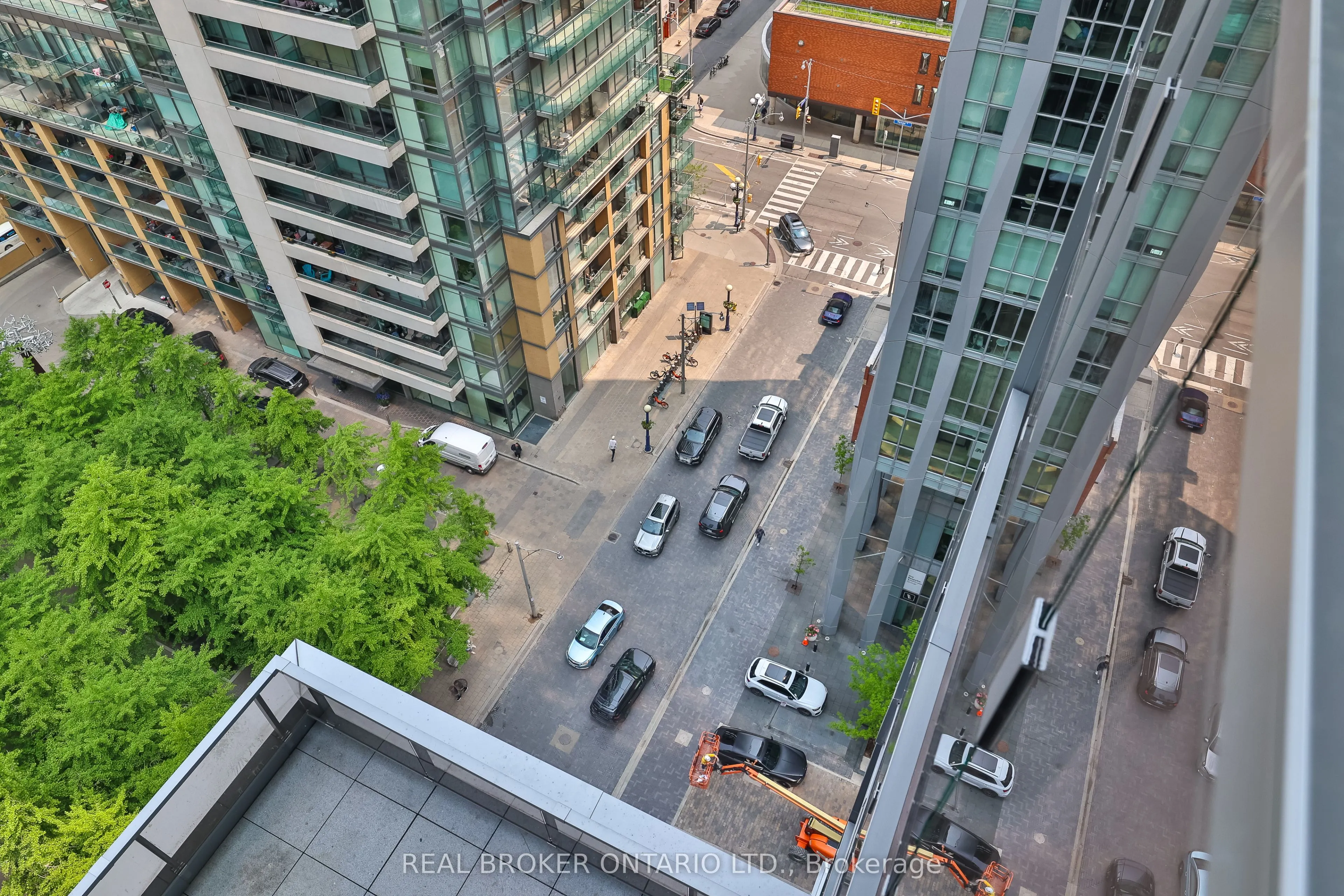 11 Yorkville Avenue, #1205