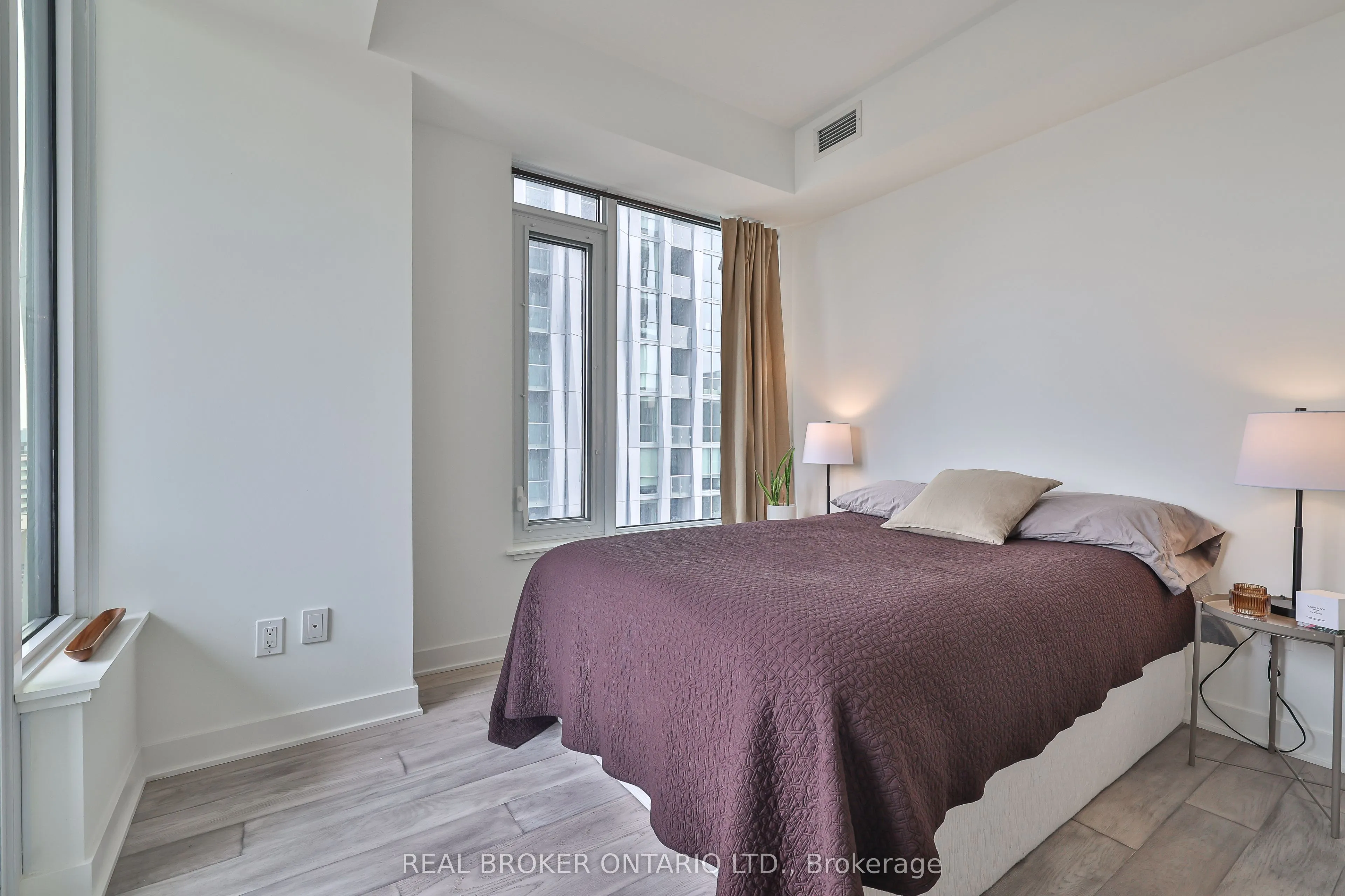 11 Yorkville Avenue, #1205