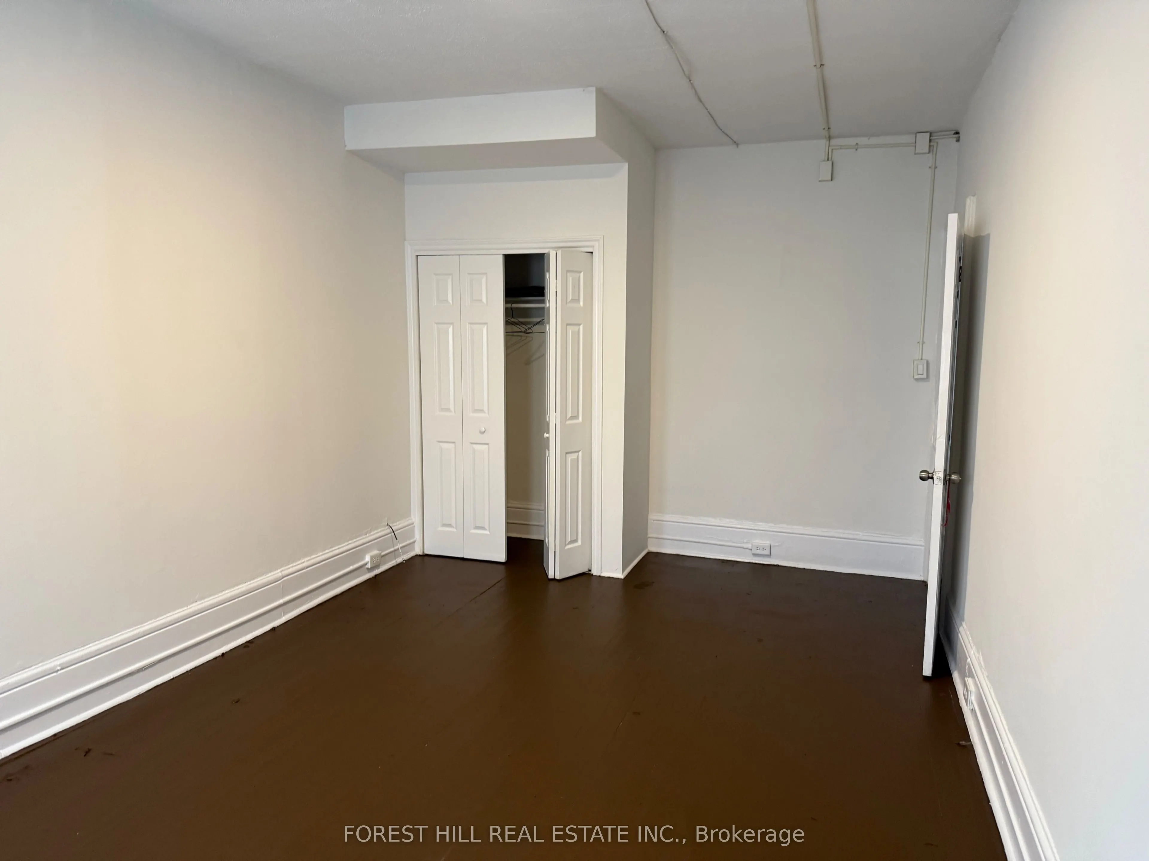 132 Dundas Street E, #Upper
