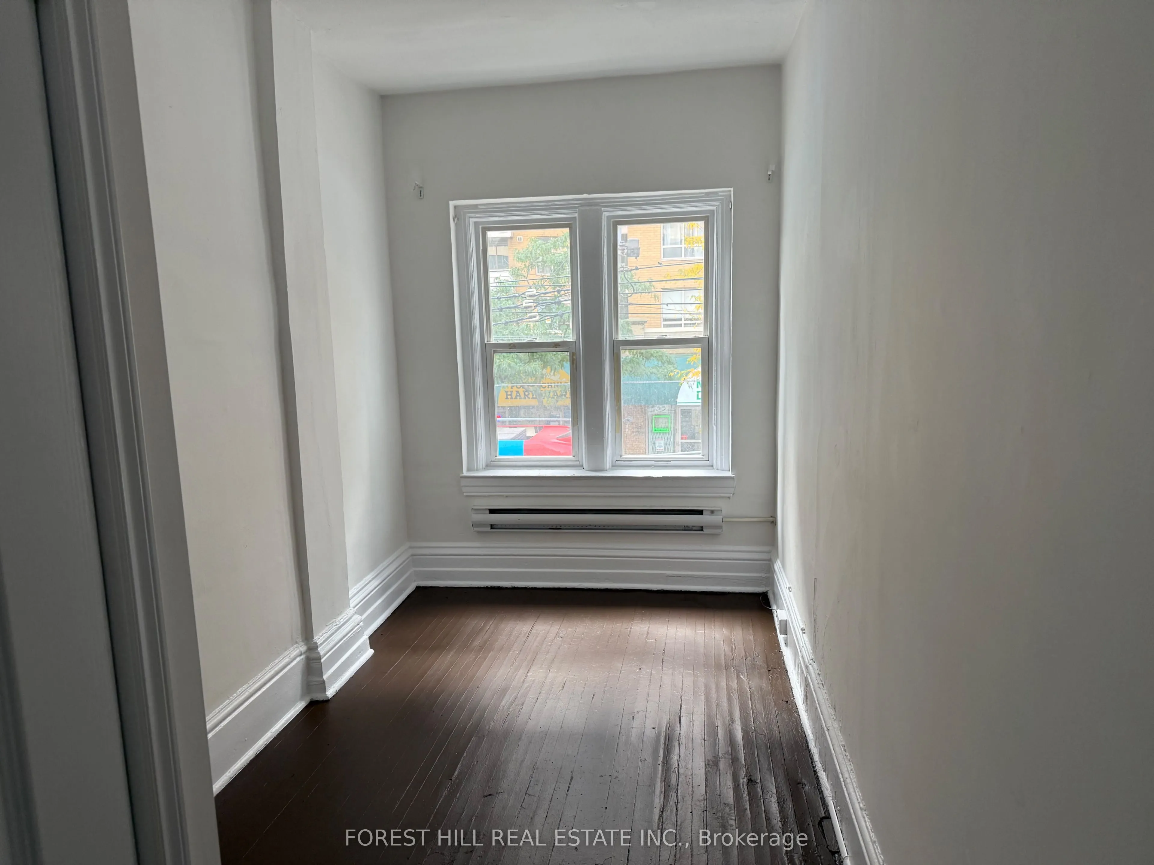 132 Dundas Street E, #Upper