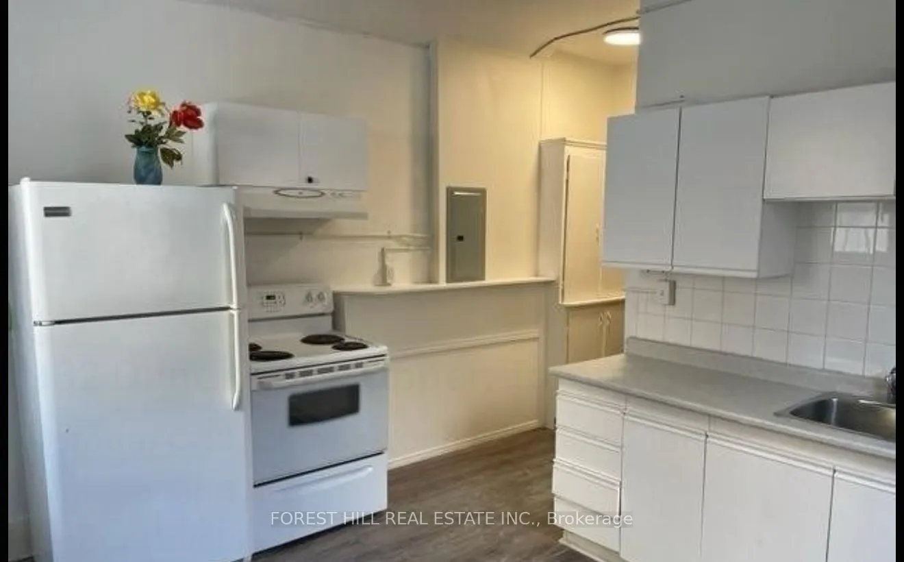 132 Dundas Street E, #Upper