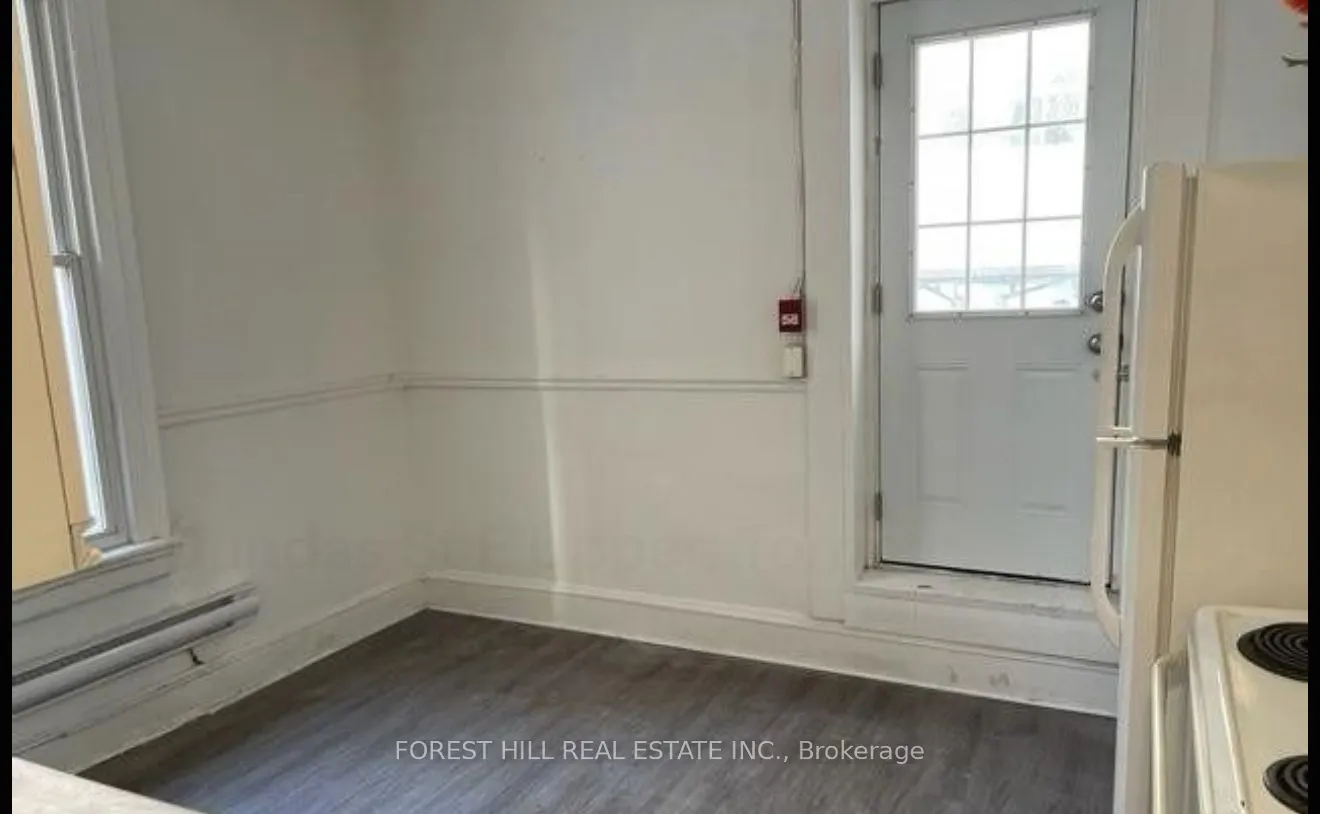 132 Dundas Street E, #Upper