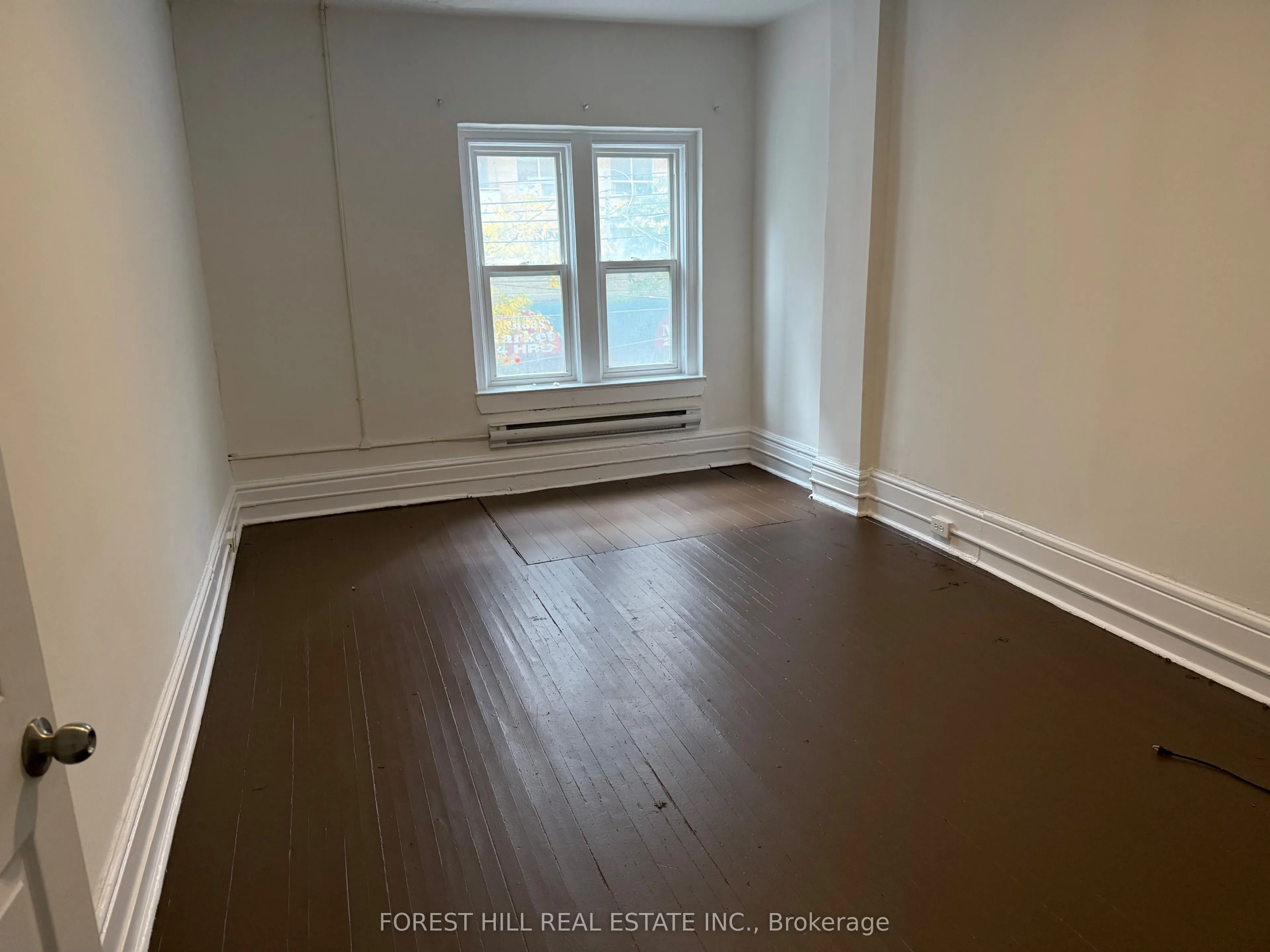 132 Dundas Street E, #Upper