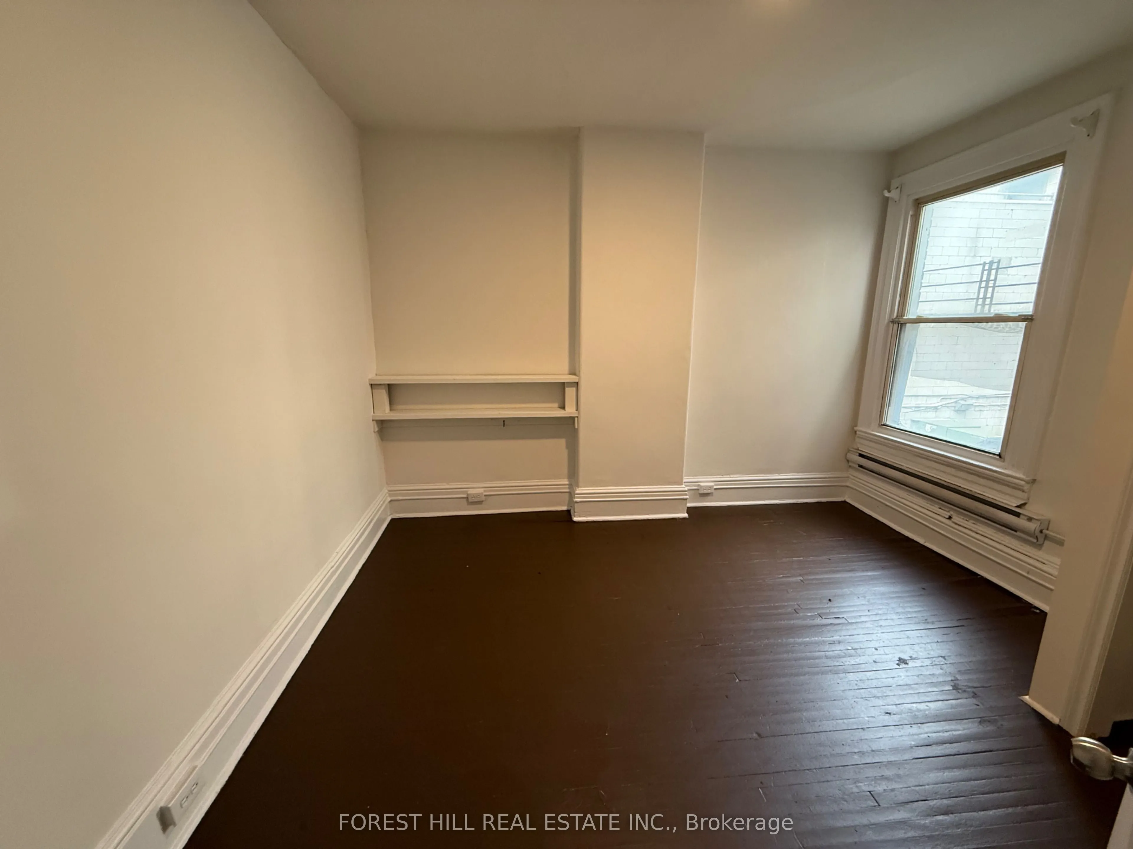 132 Dundas Street E, #Upper