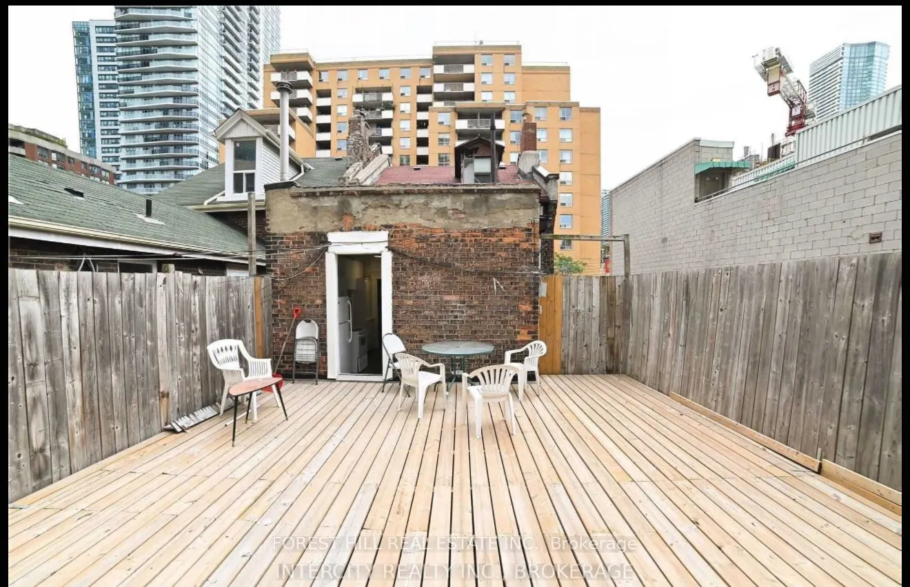 132 Dundas Street E, #Upper