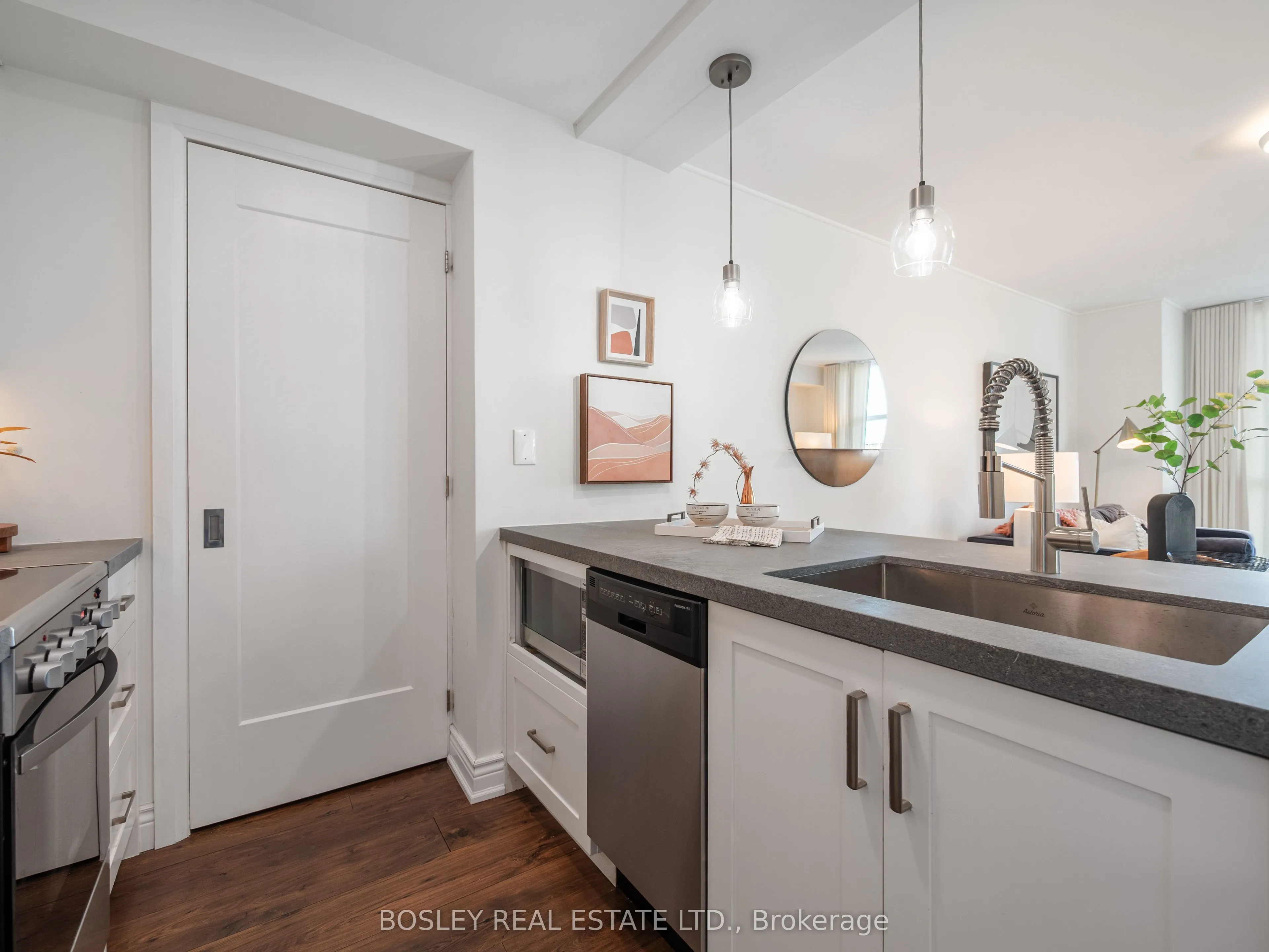409 Bloor Street E, #903