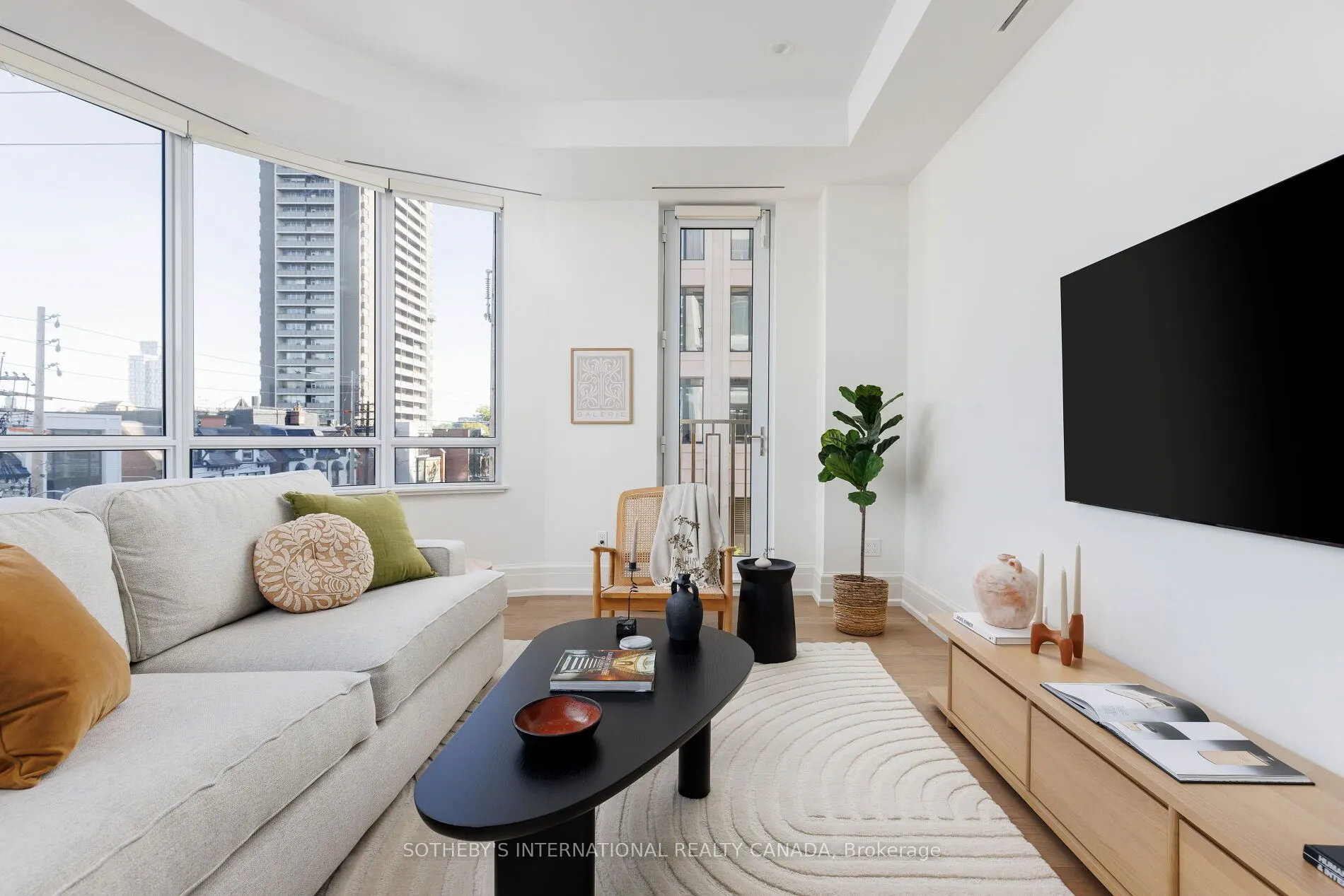 128 Hazelton Avenue, #301