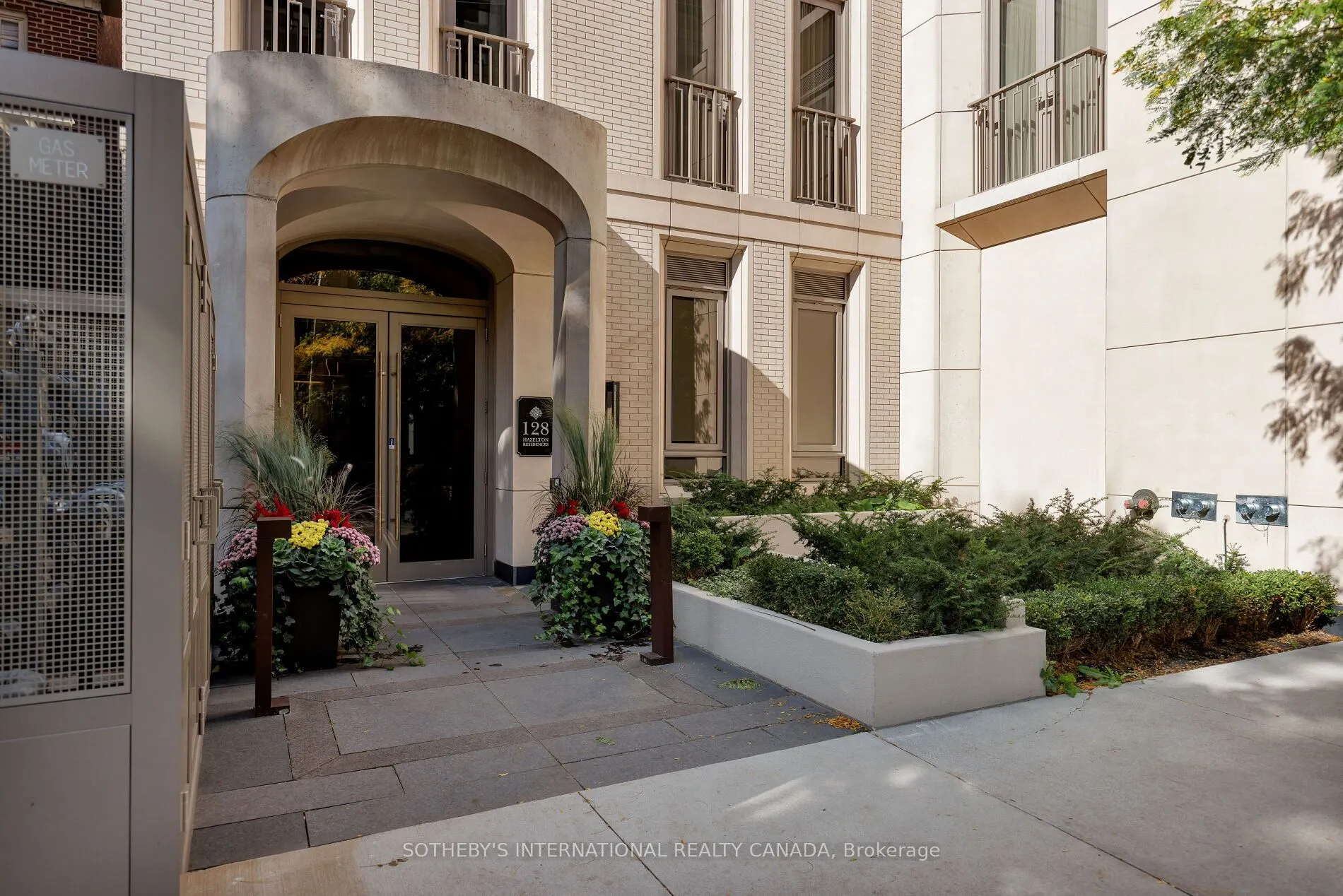 128 Hazelton Avenue, #301