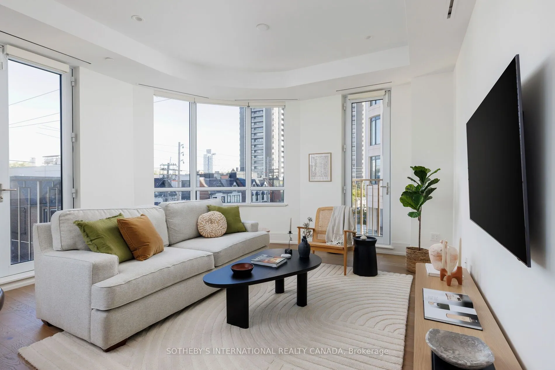 128 Hazelton Avenue, #301