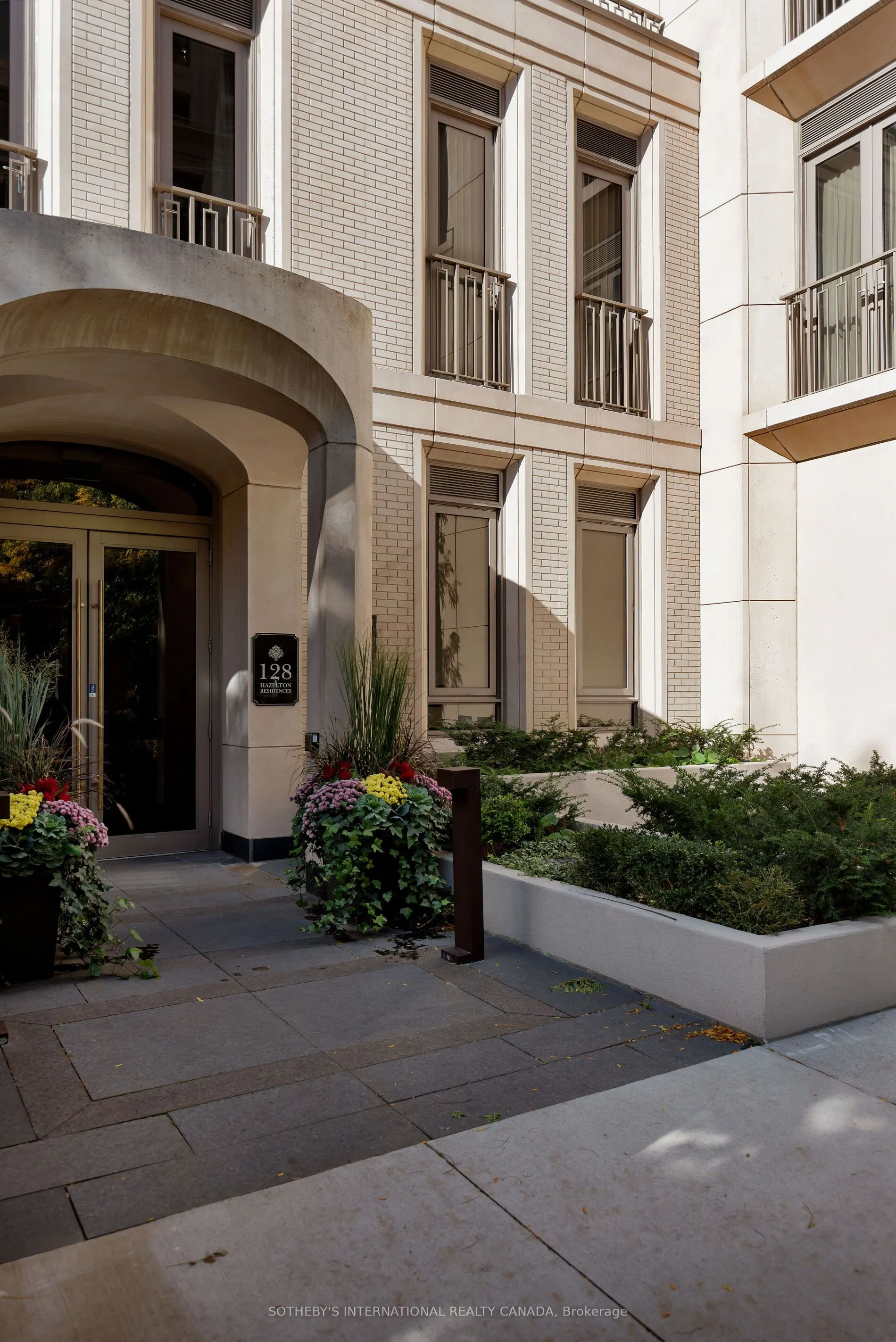 128 Hazelton Avenue, #301
