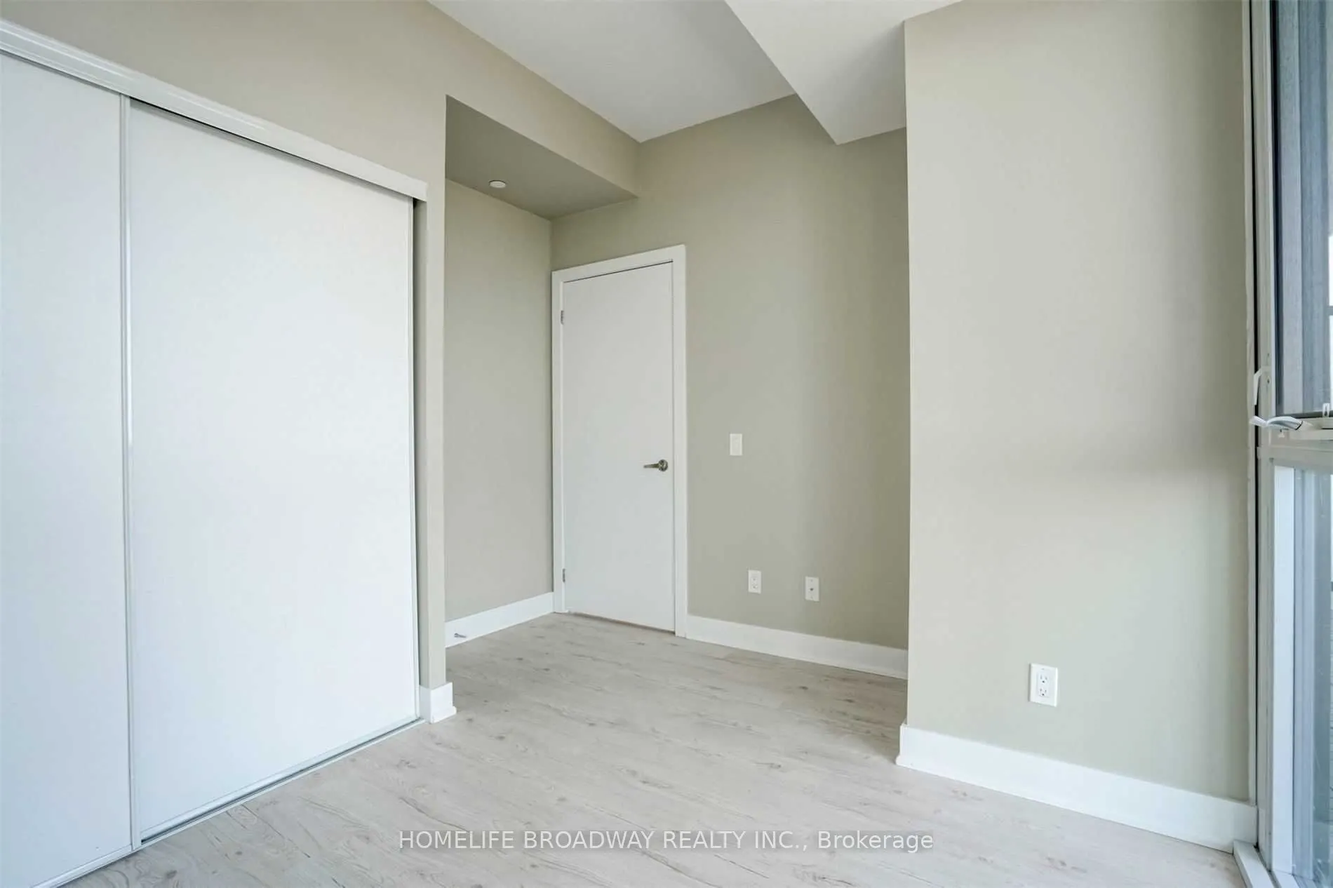 128 Fairview Mall Drive, #1607