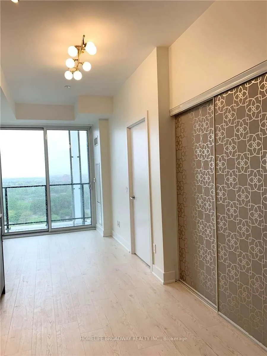 128 Fairview Mall Drive, #1607