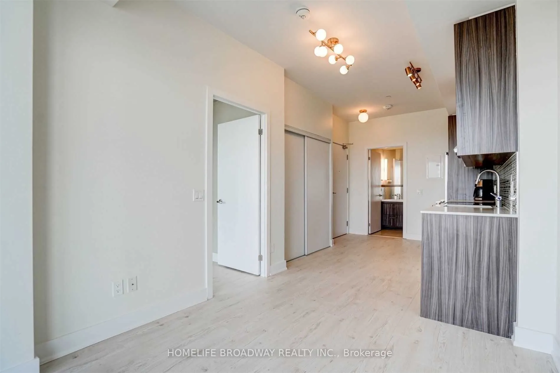 128 Fairview Mall Drive, #1607