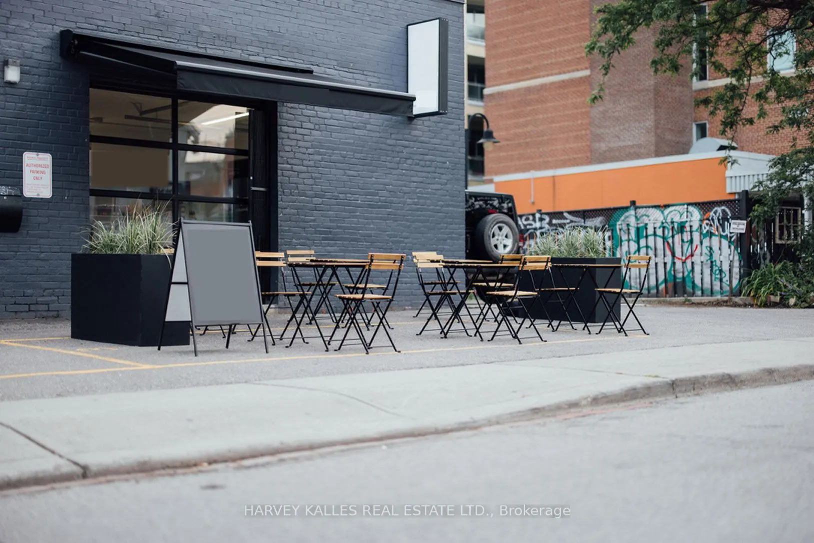 398 Spadina Avenue, #2