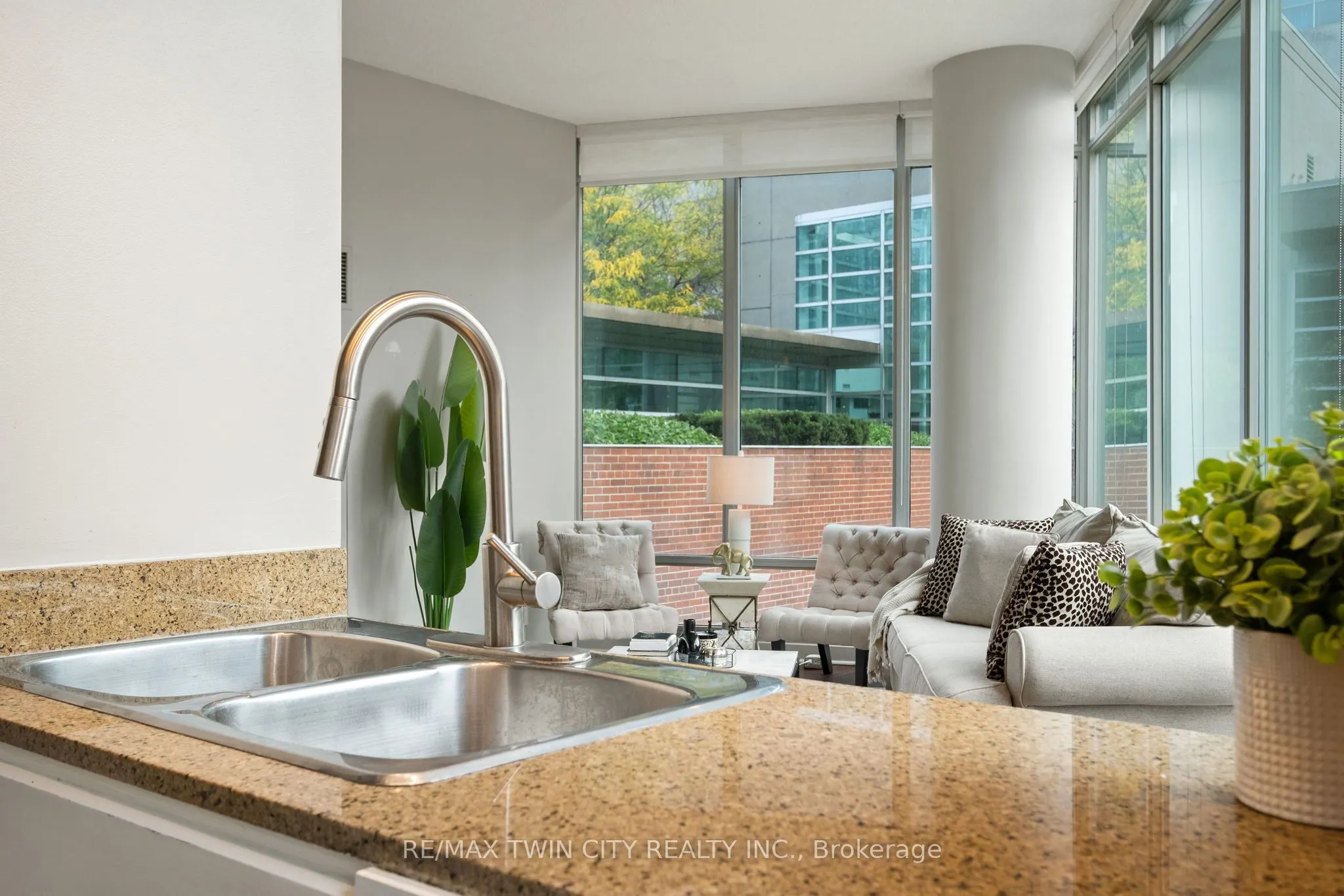 81 Navy Wharf Court, #201