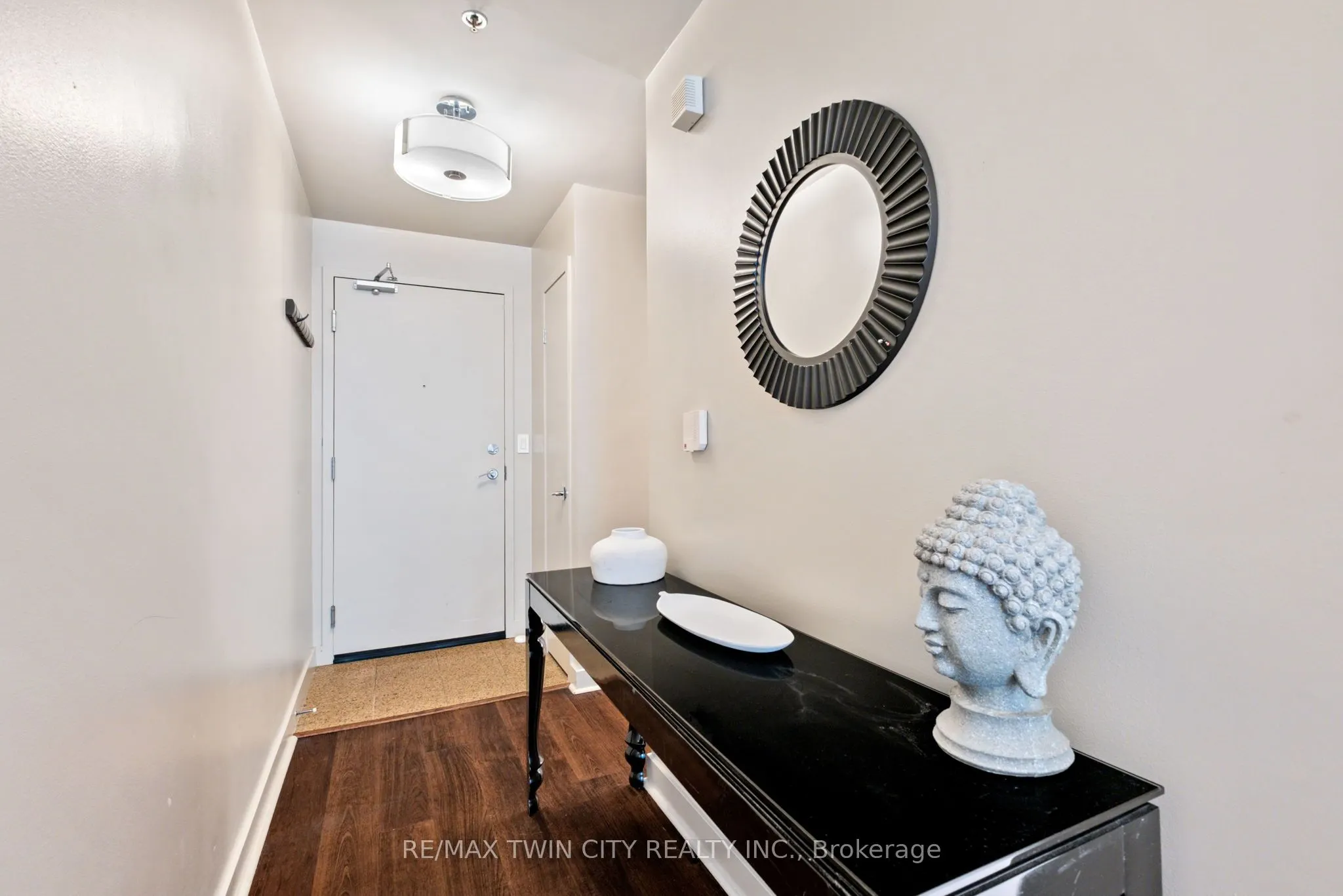 81 Navy Wharf Court, #201