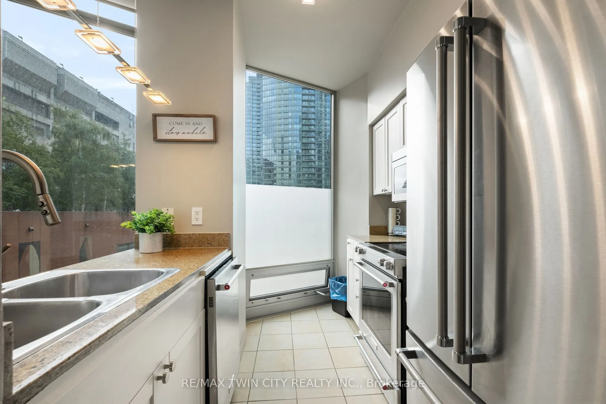 81 Navy Wharf Court, #201