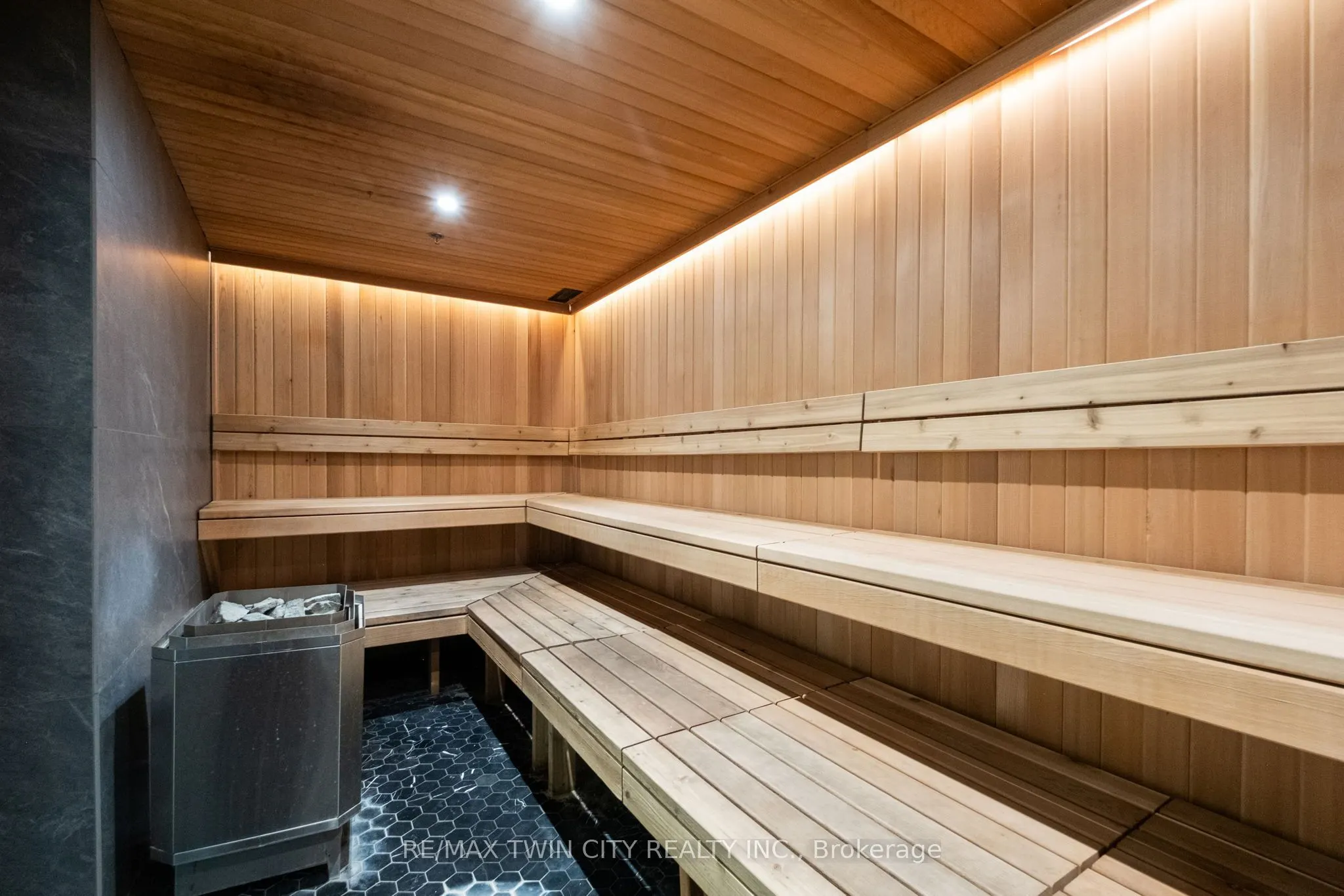 81 Navy Wharf Court, #201