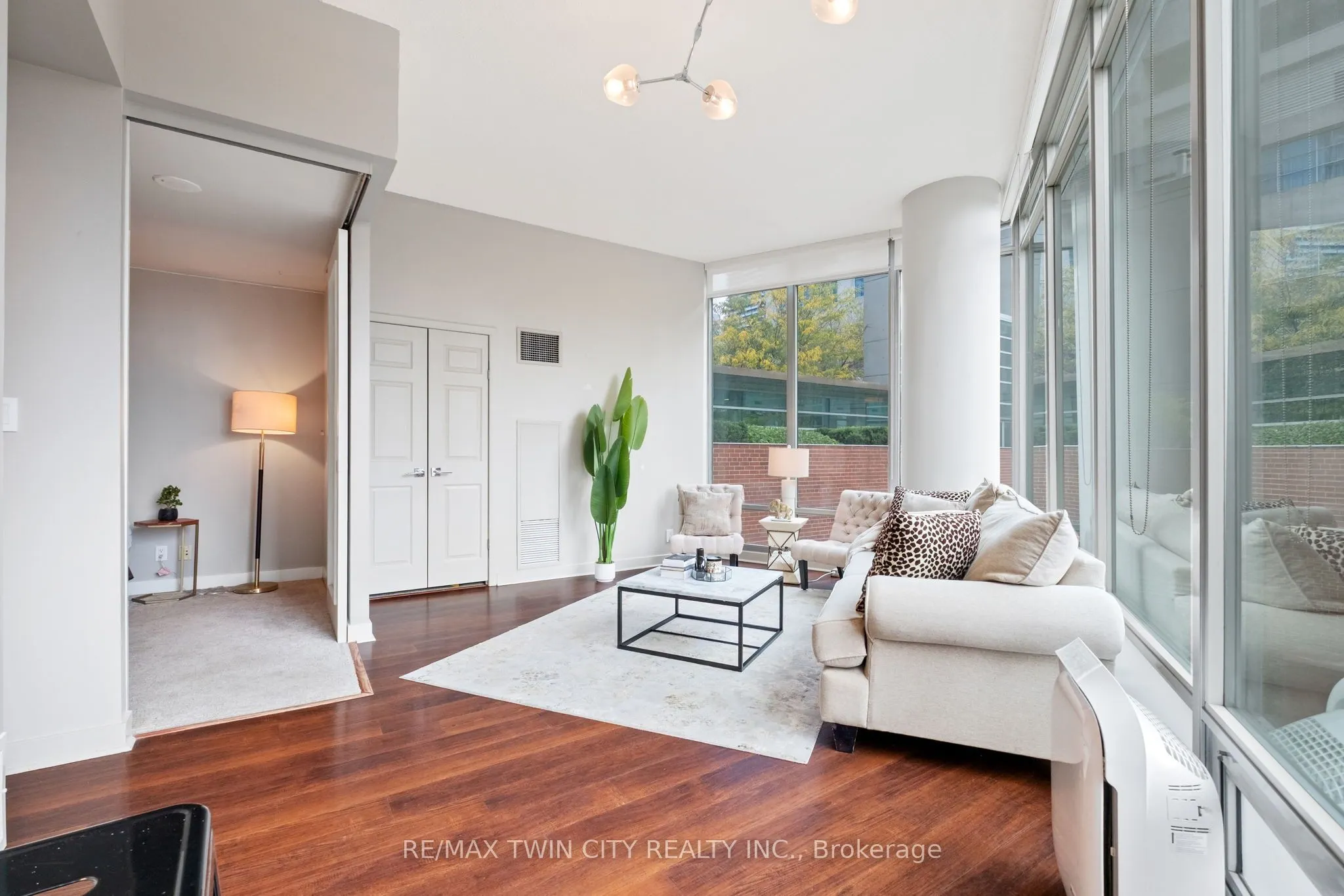 81 Navy Wharf Court, #201