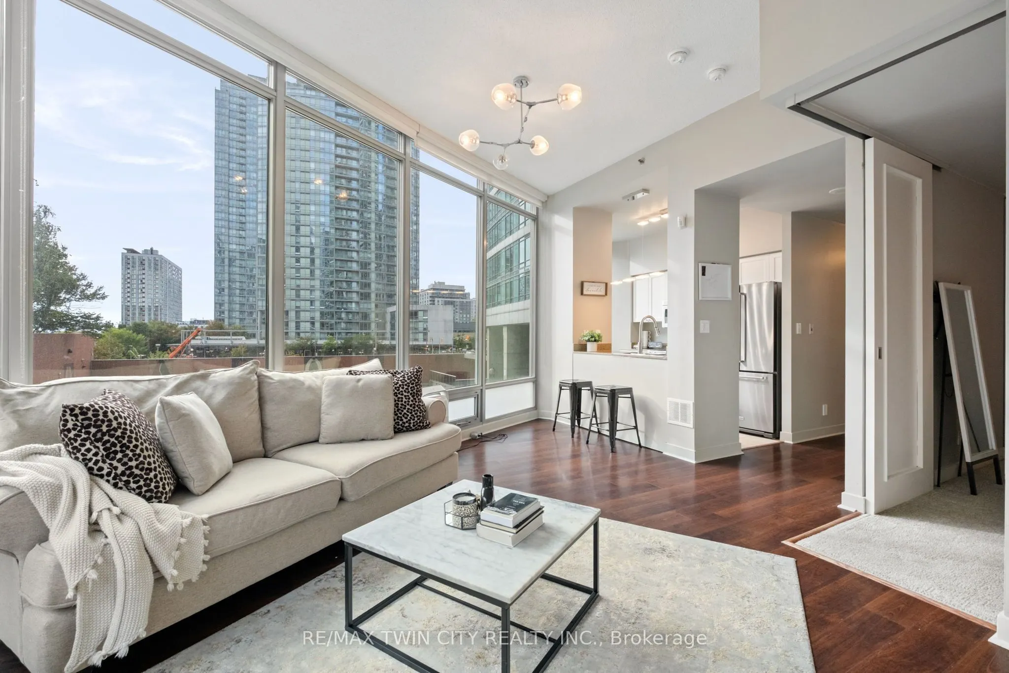 81 Navy Wharf Court, #201