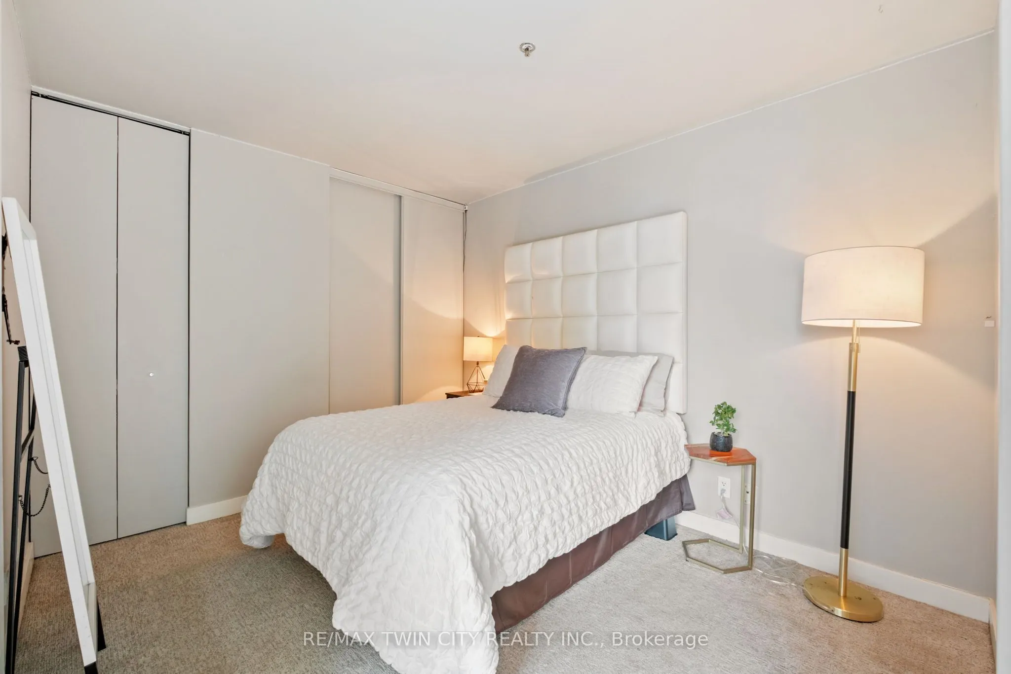81 Navy Wharf Court, #201