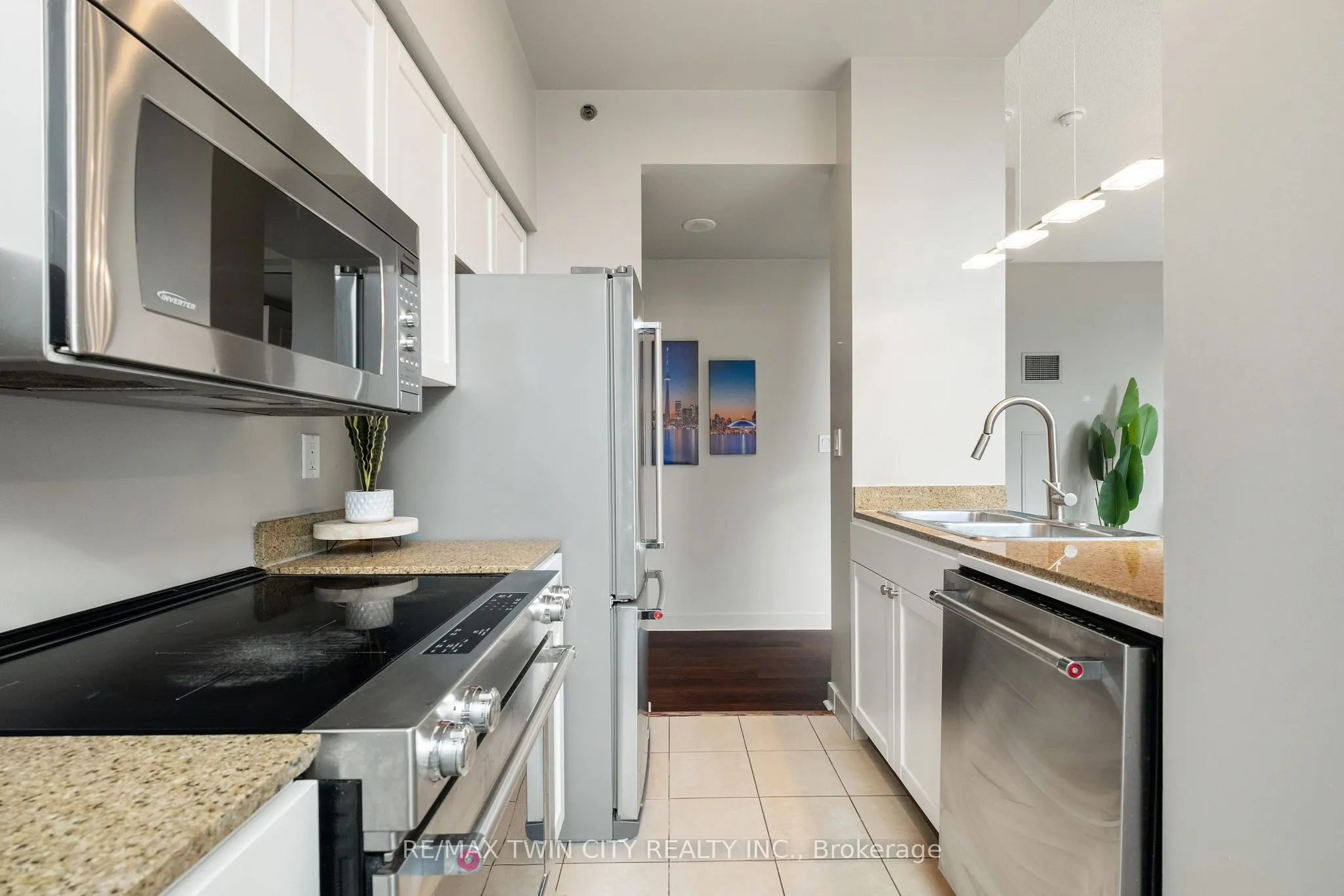 81 Navy Wharf Court, #201