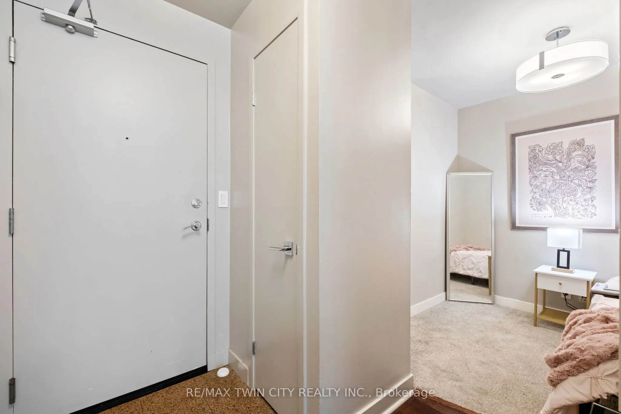 81 Navy Wharf Court, #201