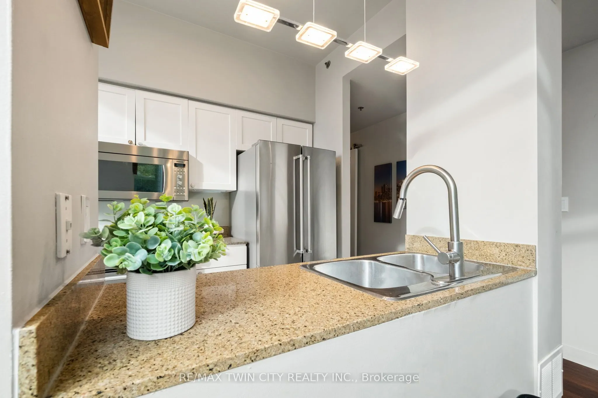 81 Navy Wharf Court, #201