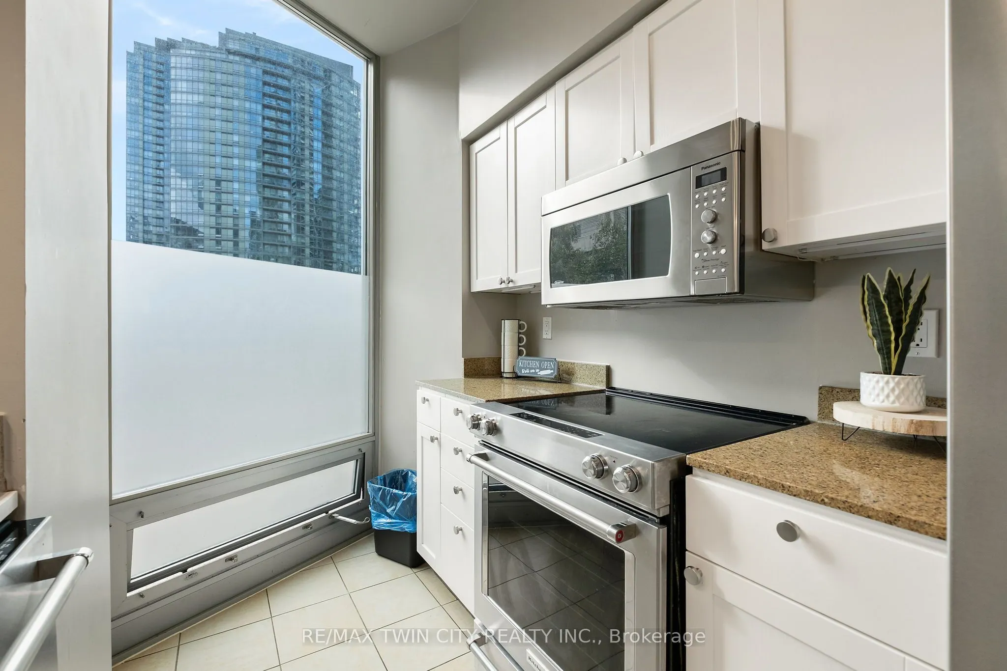81 Navy Wharf Court, #201