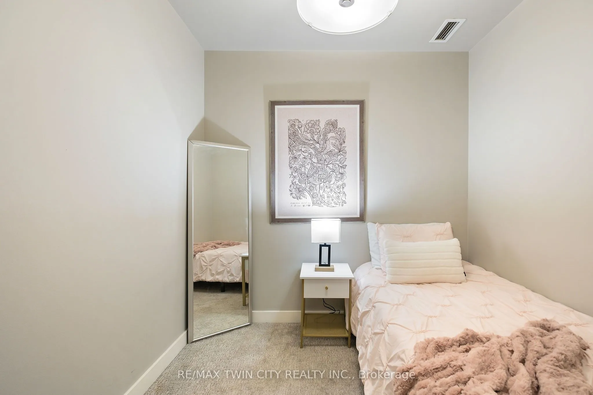 81 Navy Wharf Court, #201