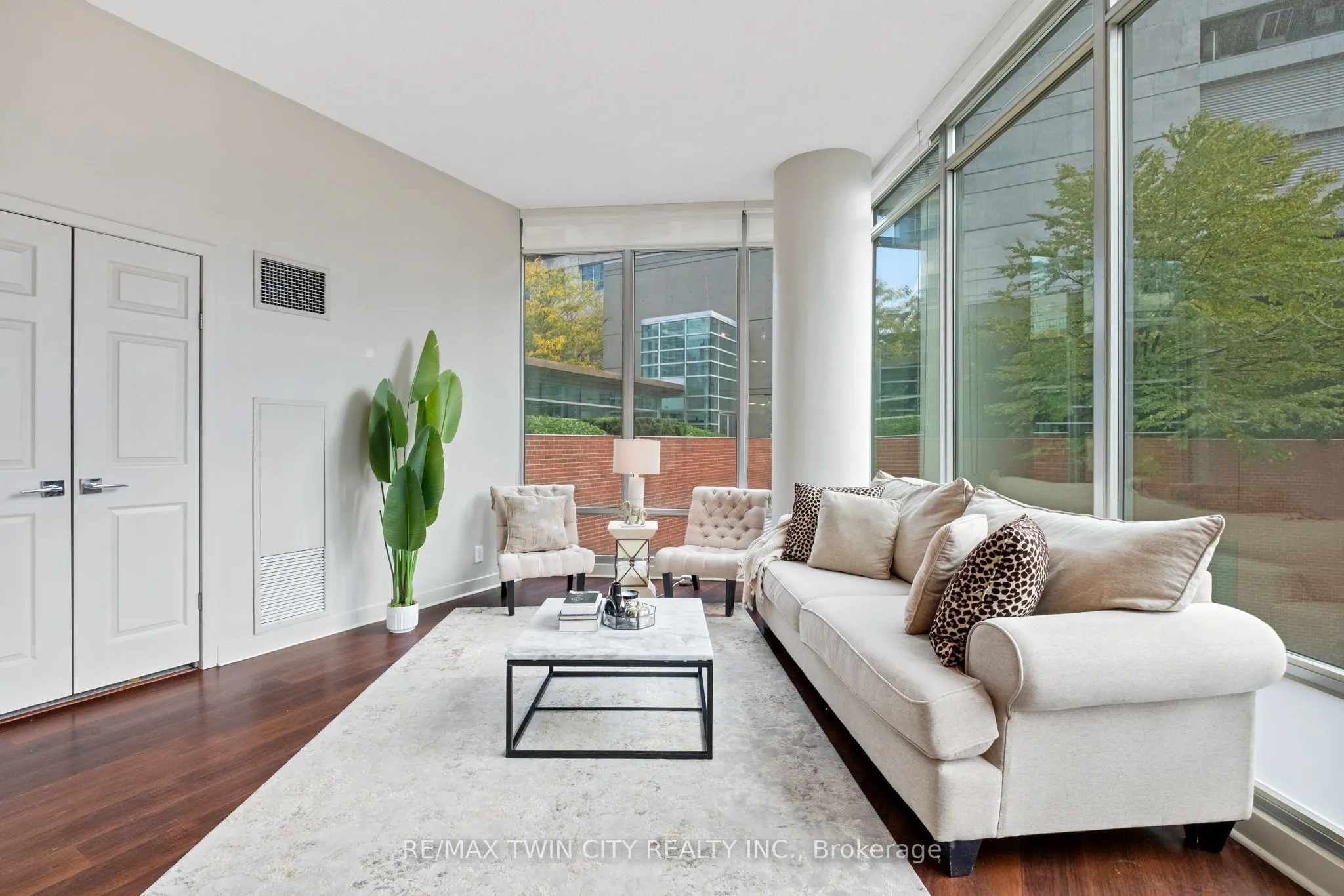 81 Navy Wharf Court, #201
