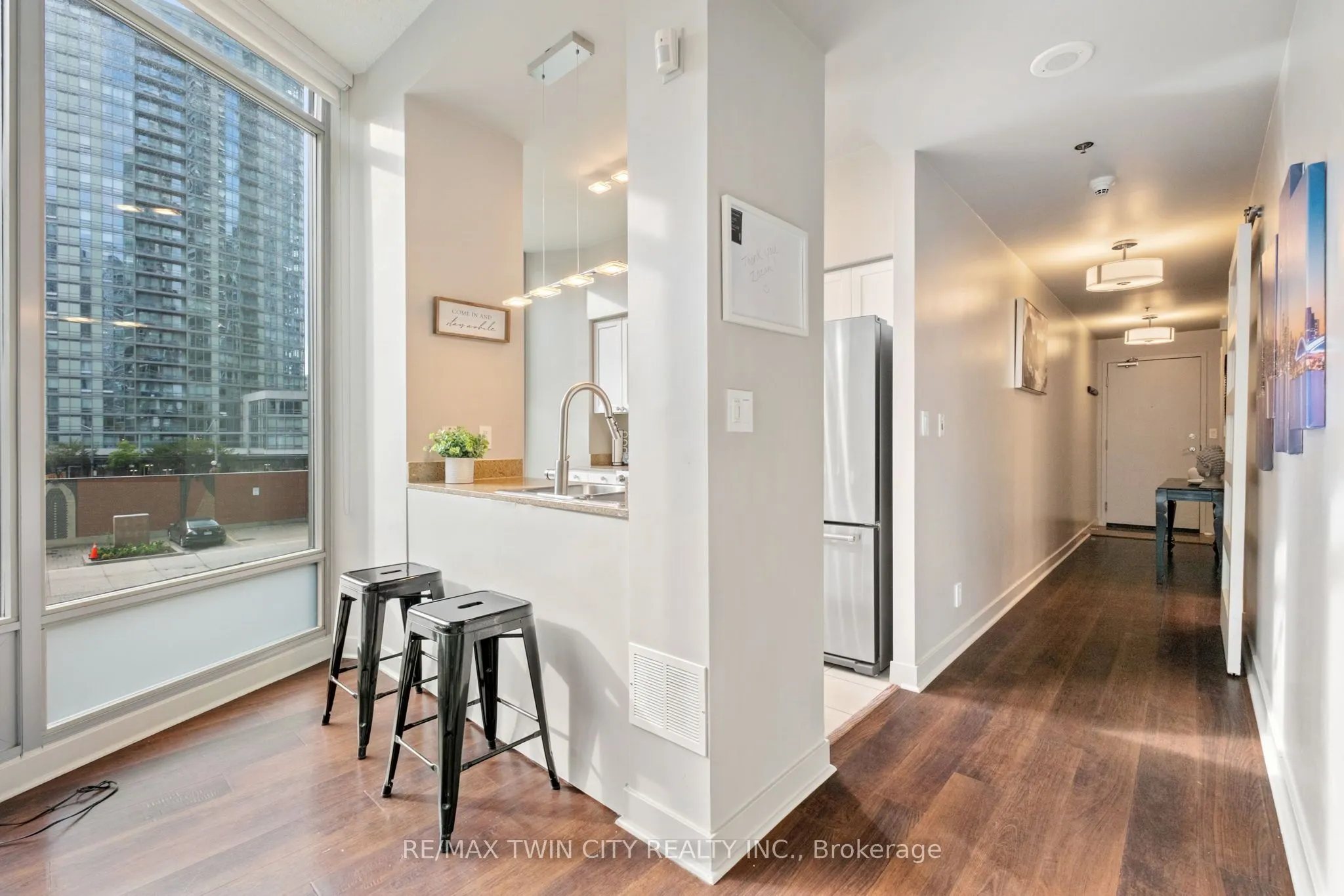81 Navy Wharf Court, #201