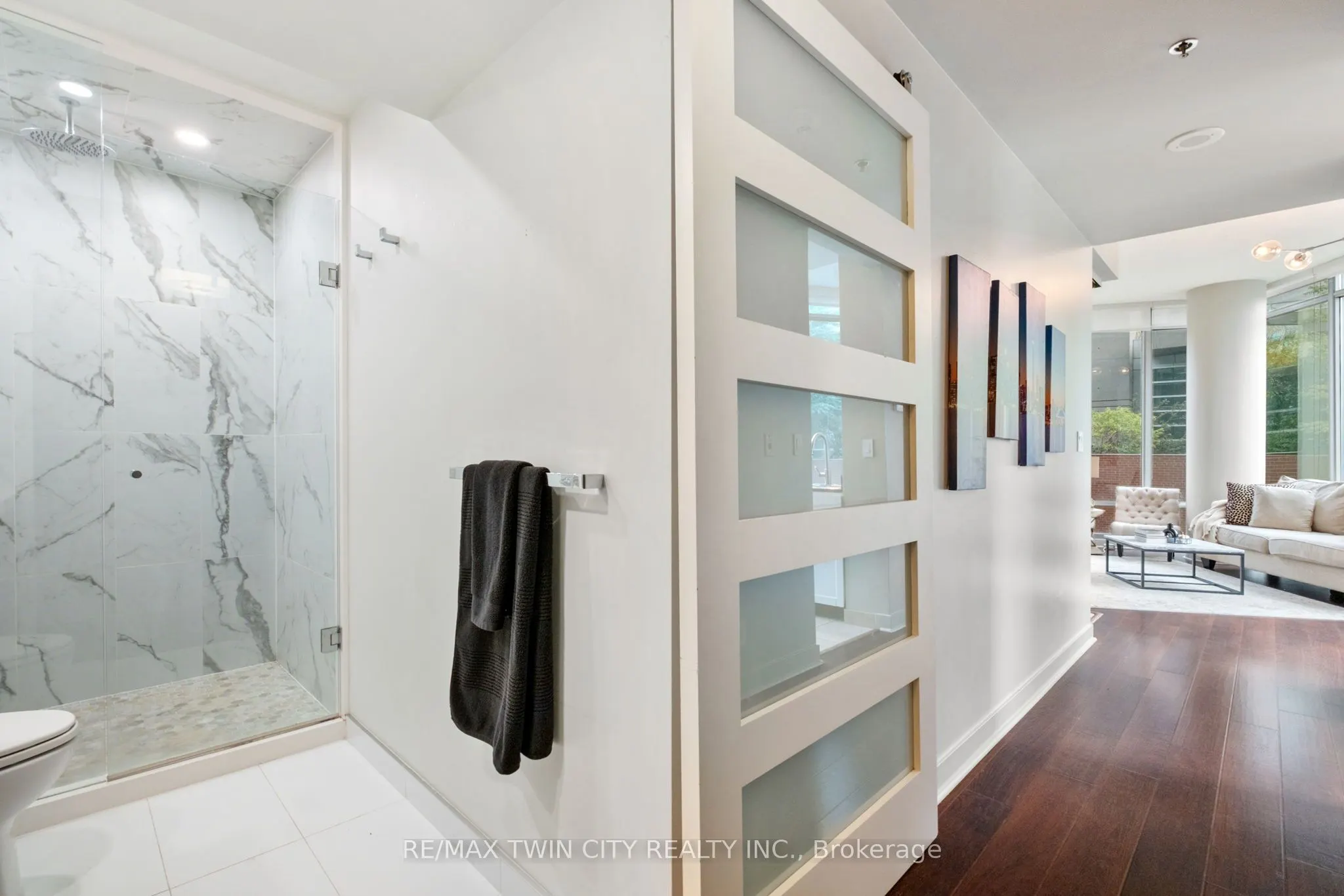 81 Navy Wharf Court, #201
