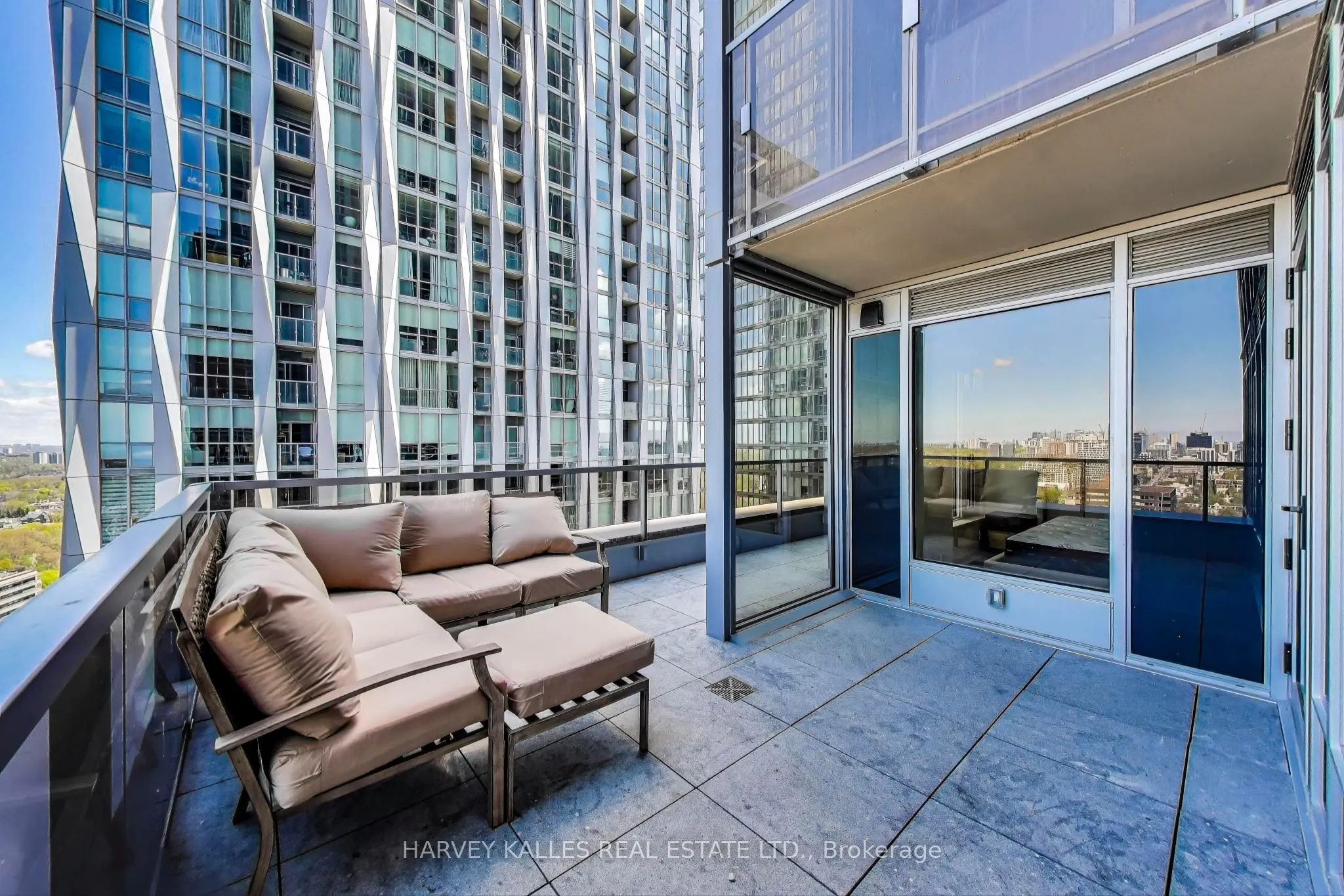 11 Yorkville Avenue, #2405