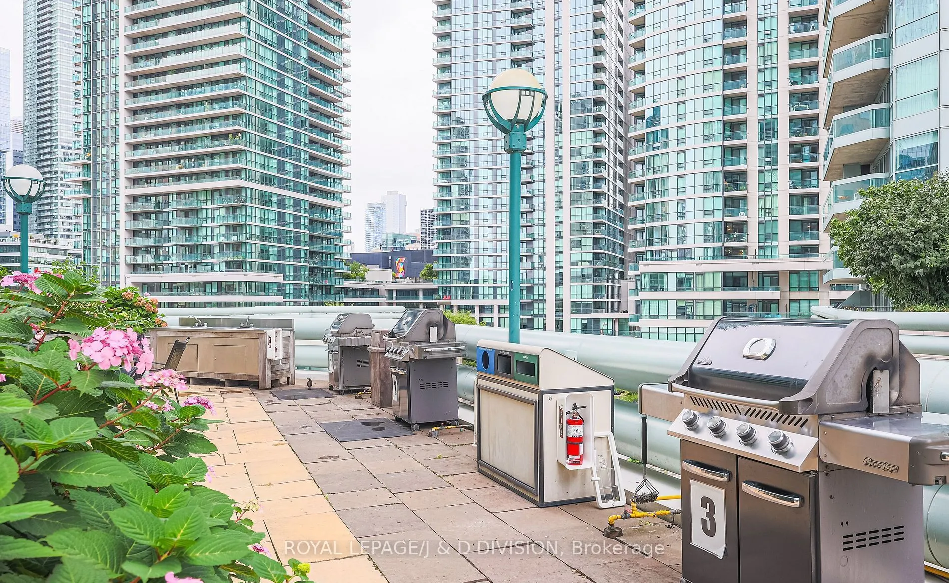 10 Queens Quay W, #706