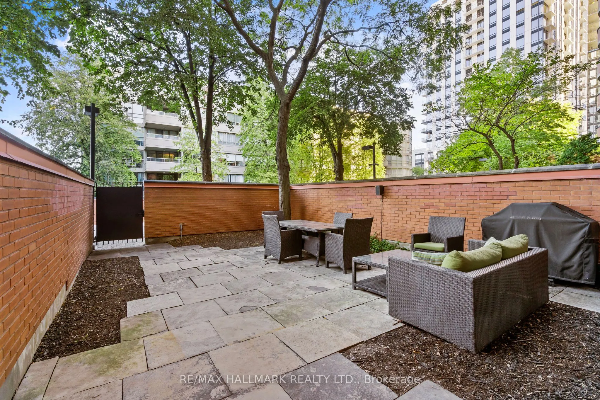 260 Heath Street W, #TH 15