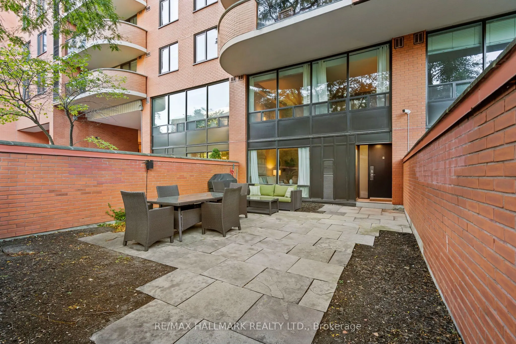 260 Heath Street W, #TH 15