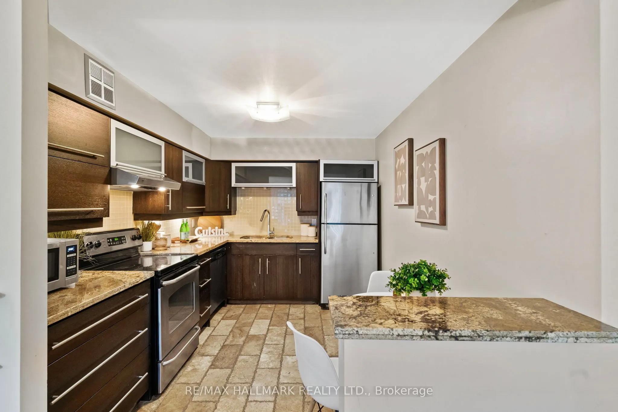 260 Heath Street W, #TH 15
