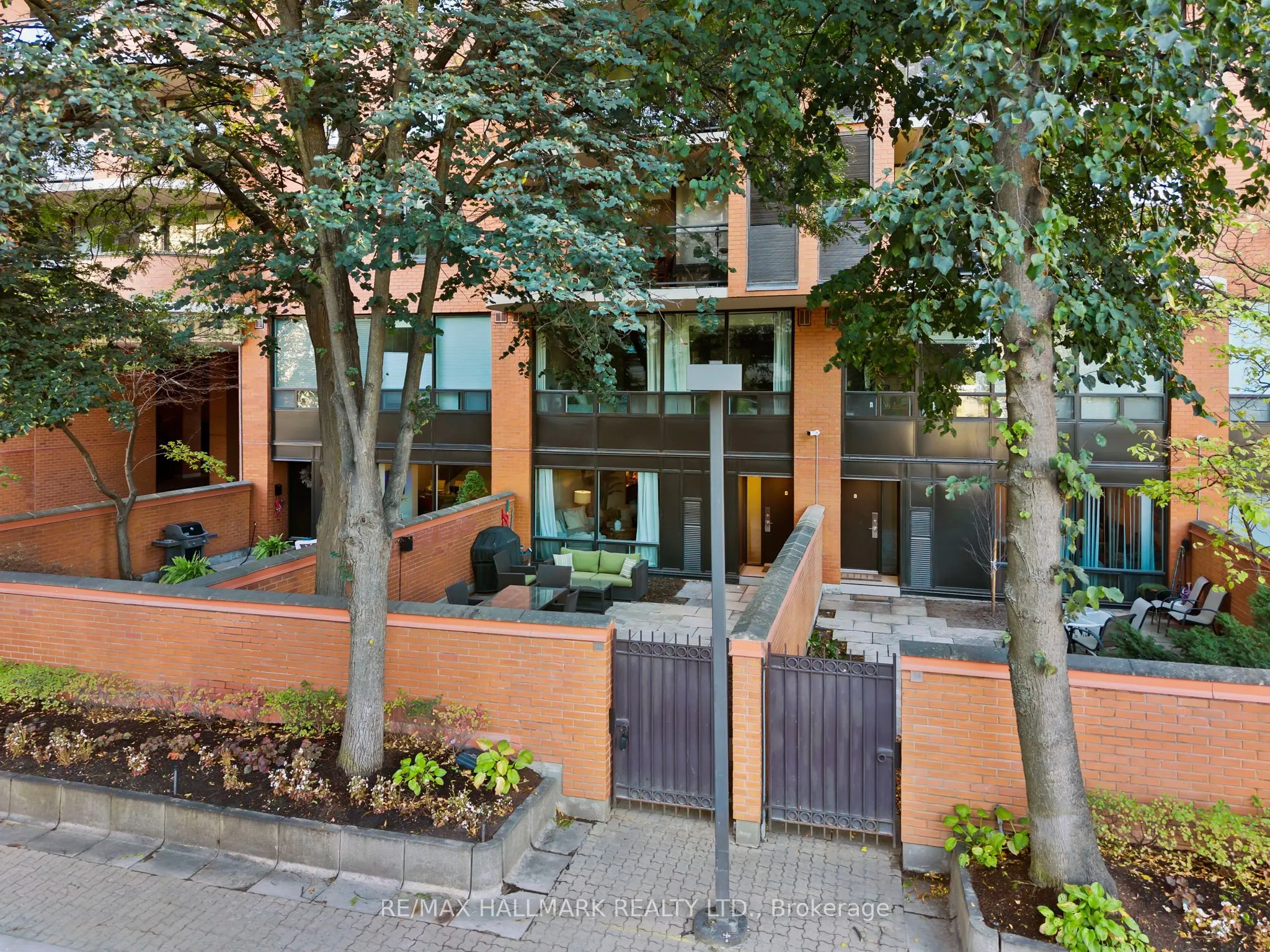 260 Heath Street W, #TH 15