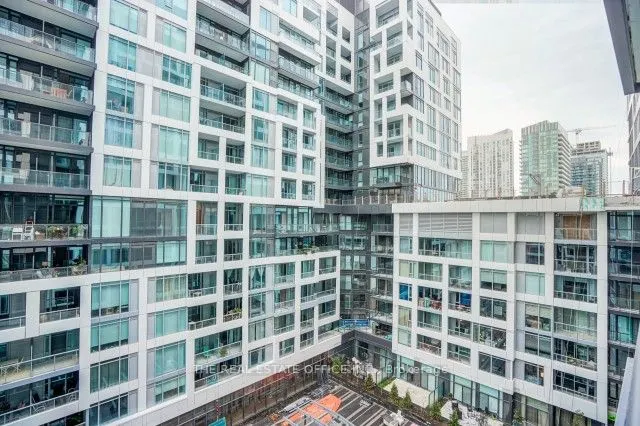 27 Bathurst Street, #815W