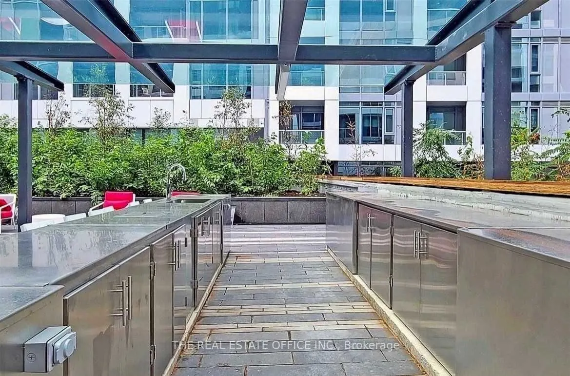 27 Bathurst Street, #815W