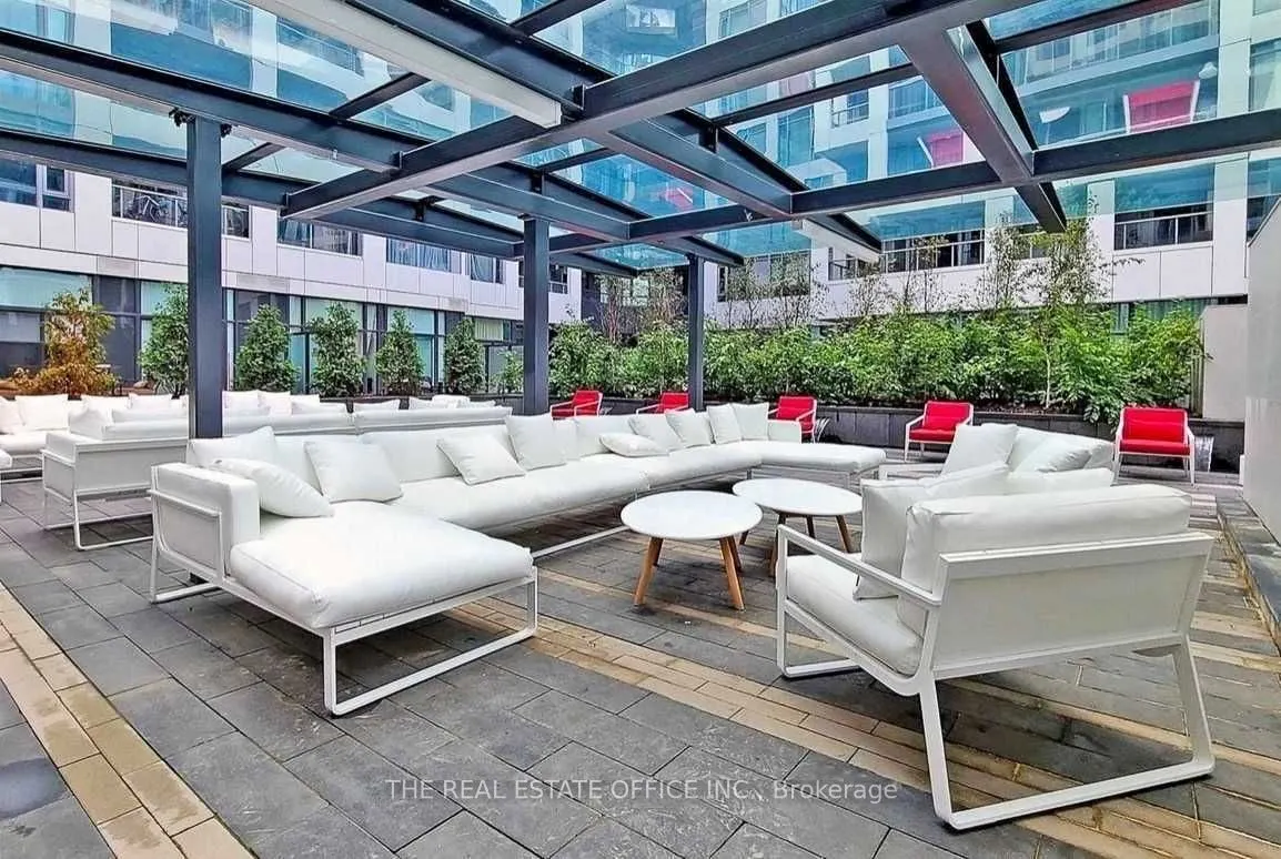27 Bathurst Street, #815W