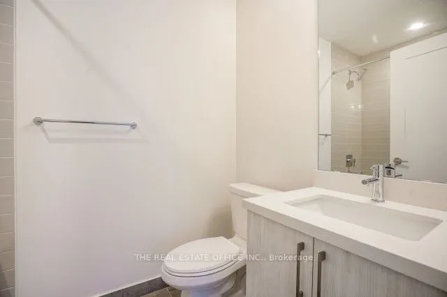 27 Bathurst Street, #815W