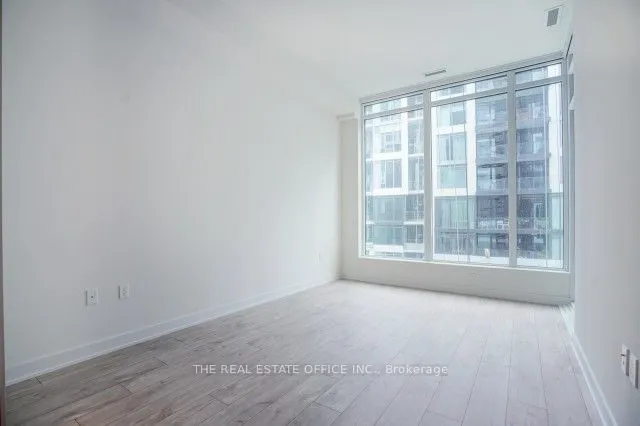 27 Bathurst Street, #815W