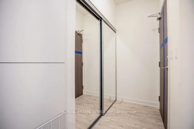 27 Bathurst Street, #815W